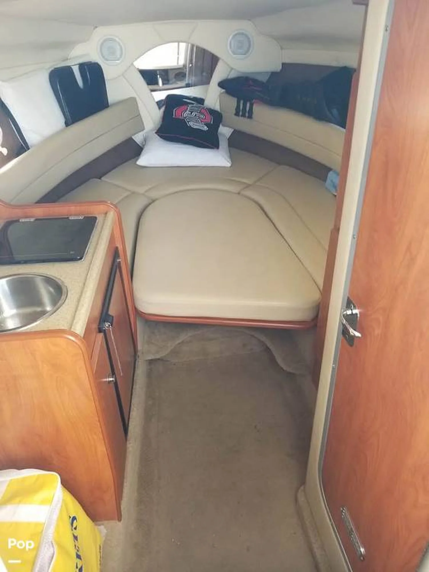 2006 Rinker 250 Express Cruiser - Image 5