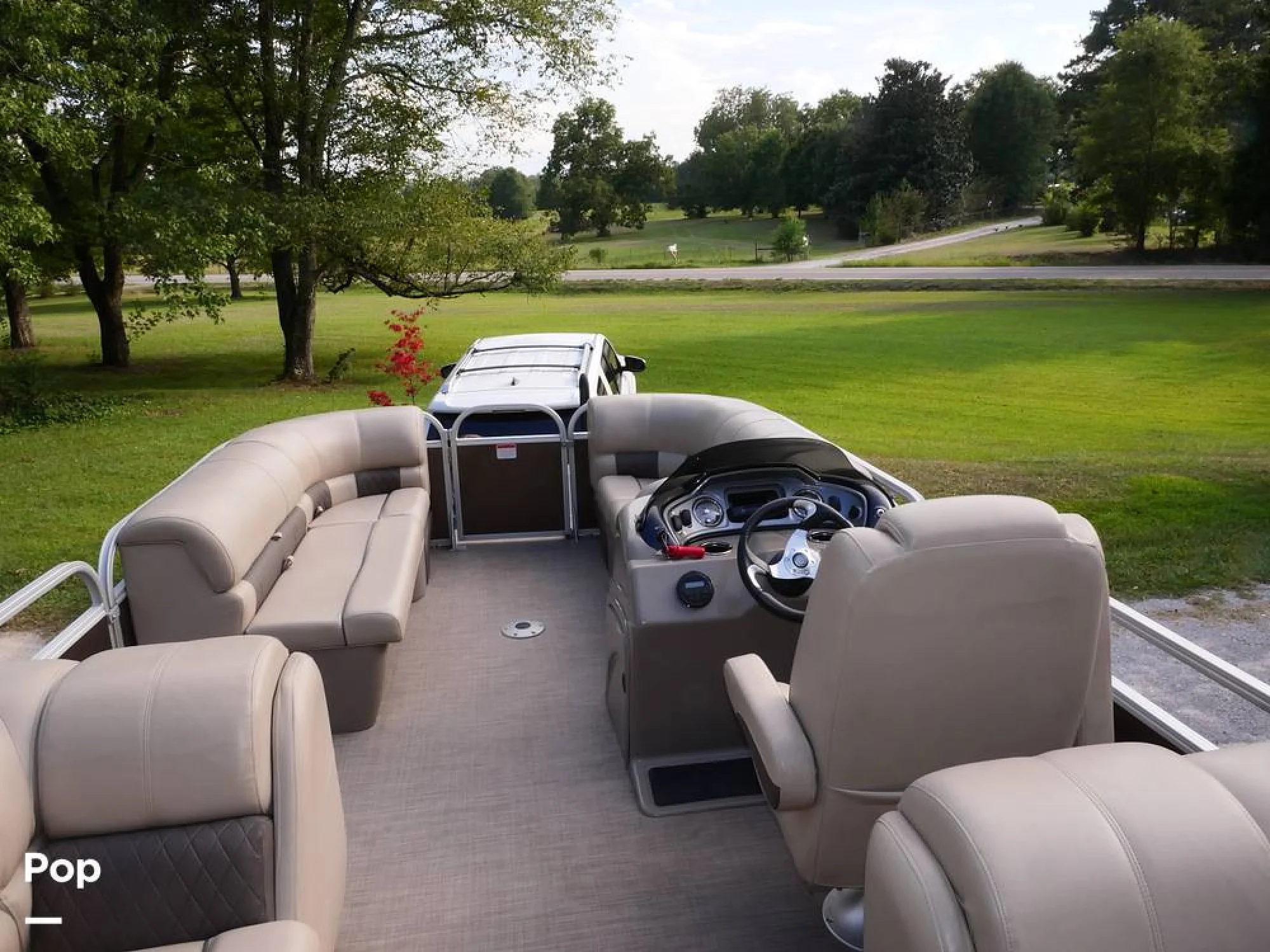 2020 Sun Tracker Party Barge 22 DLX - Image 5