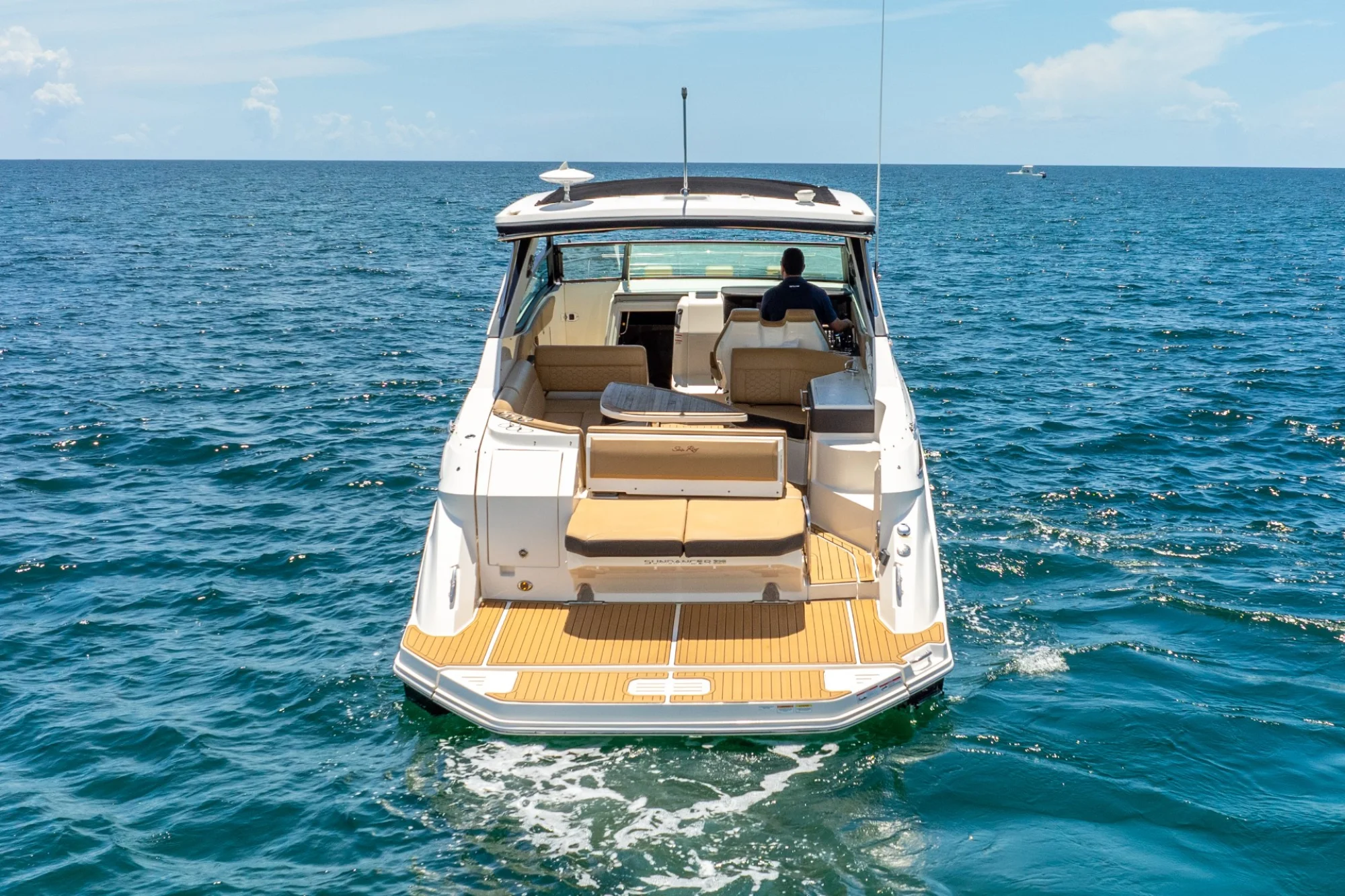 2020 Sea Ray Sundancer 320 - Image 3