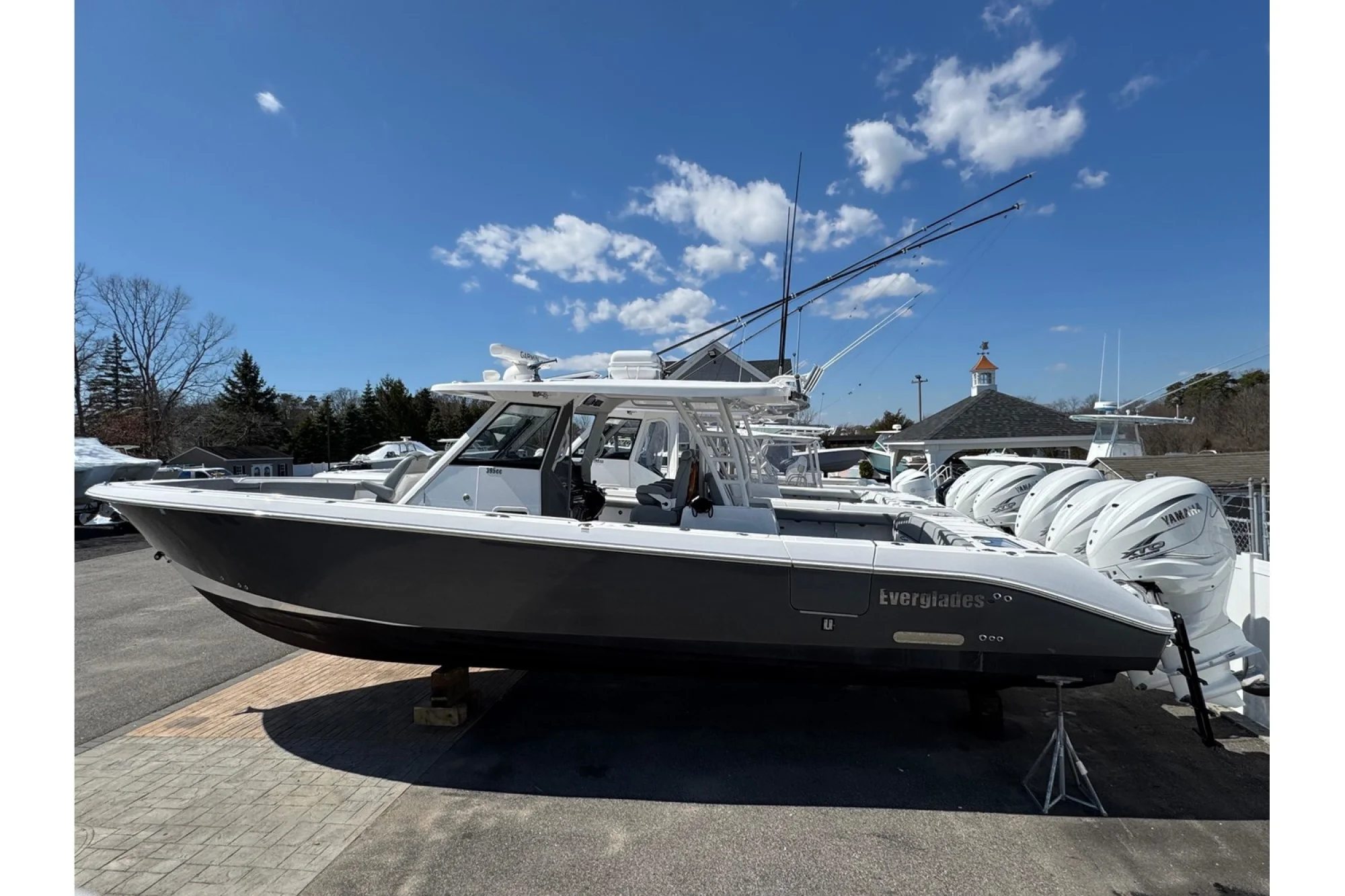 2022 Everglades 395CC - Image 2