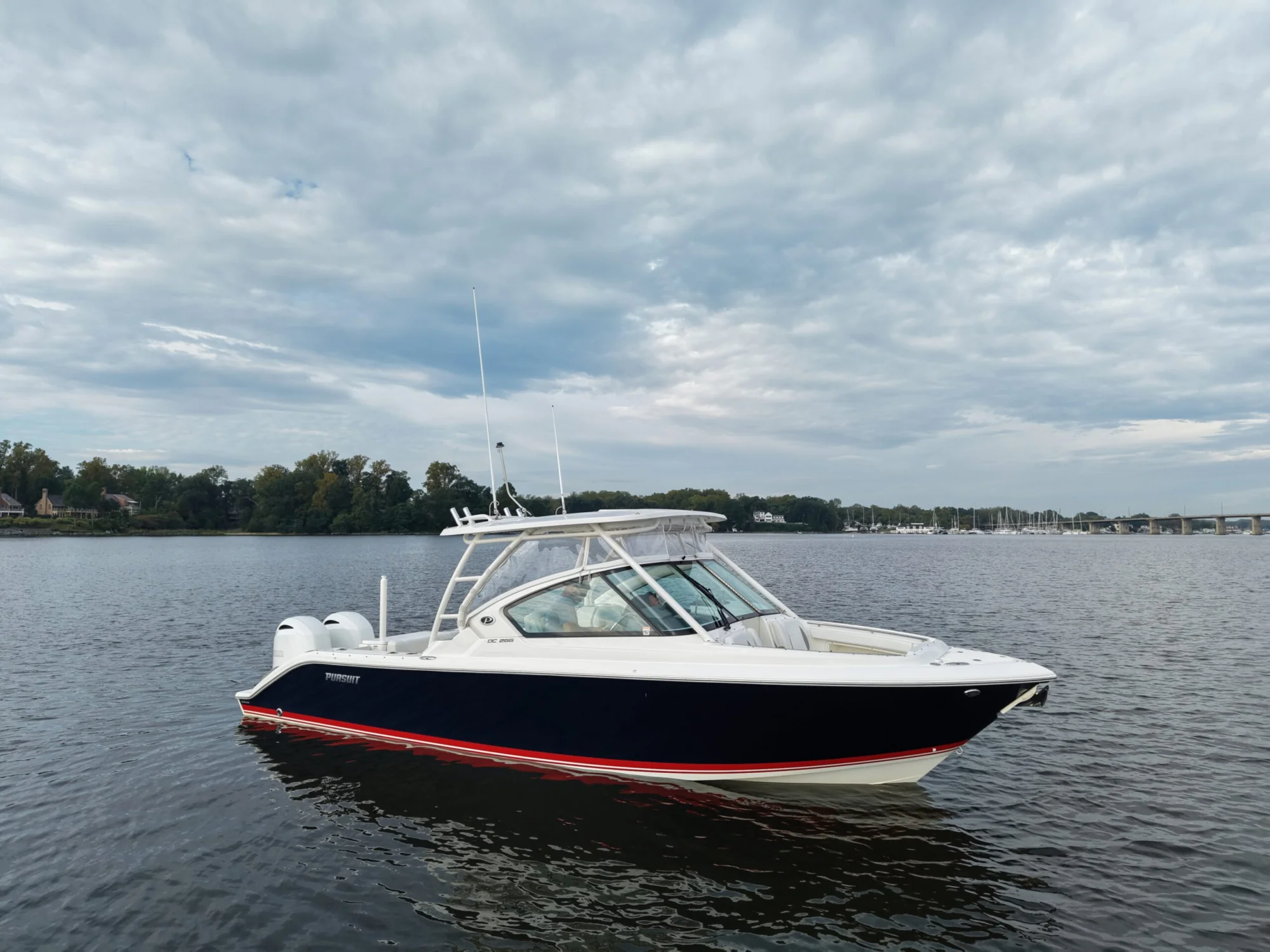 2023 Pursuit DC 266 Dual Console - Image 5