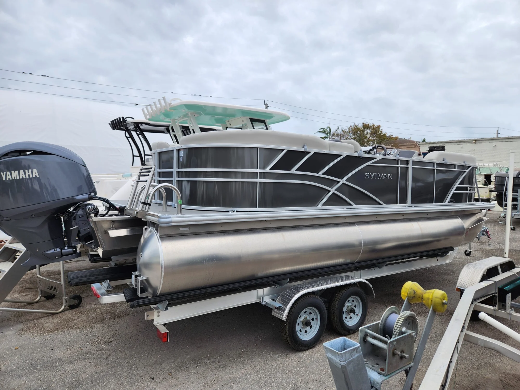 2024 SYLVAN 822 LZ - Image 2