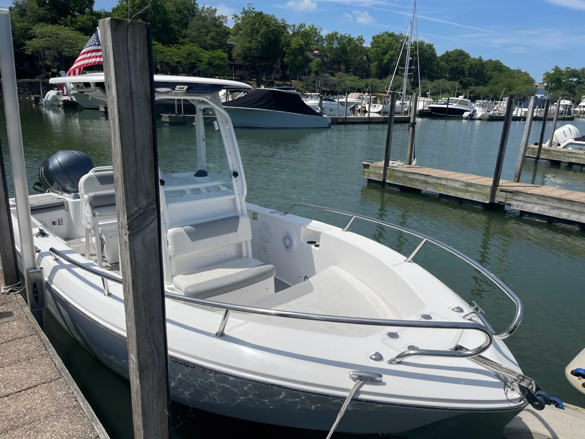 2018Everglades 230 Center Console - Image 3
