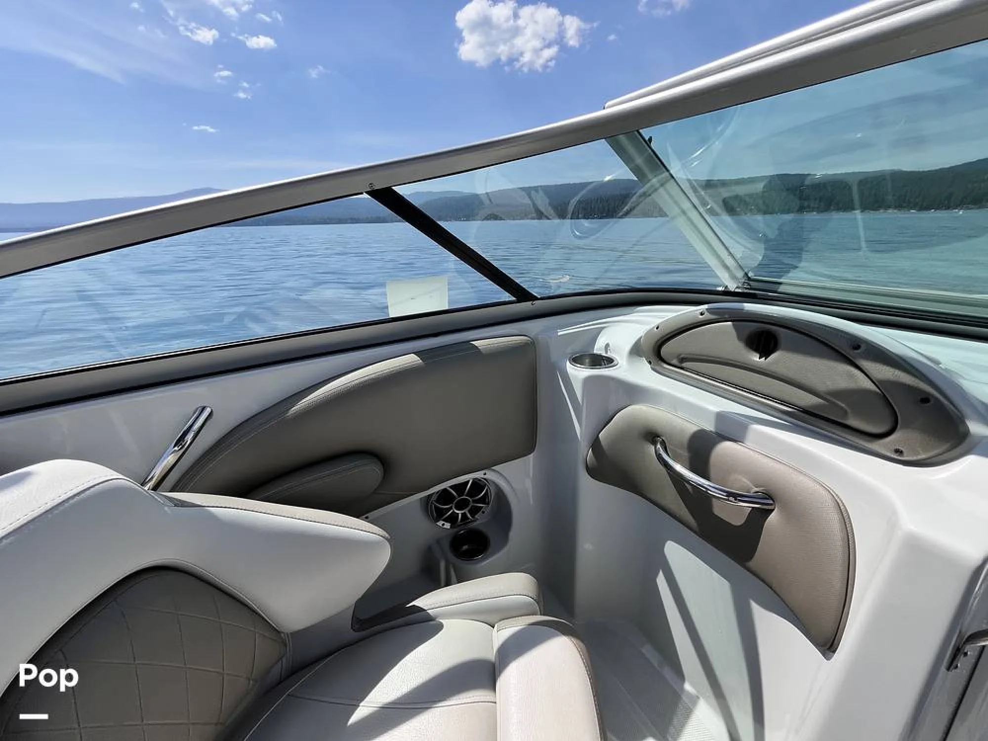2022 Crownline E215XS - Image 5