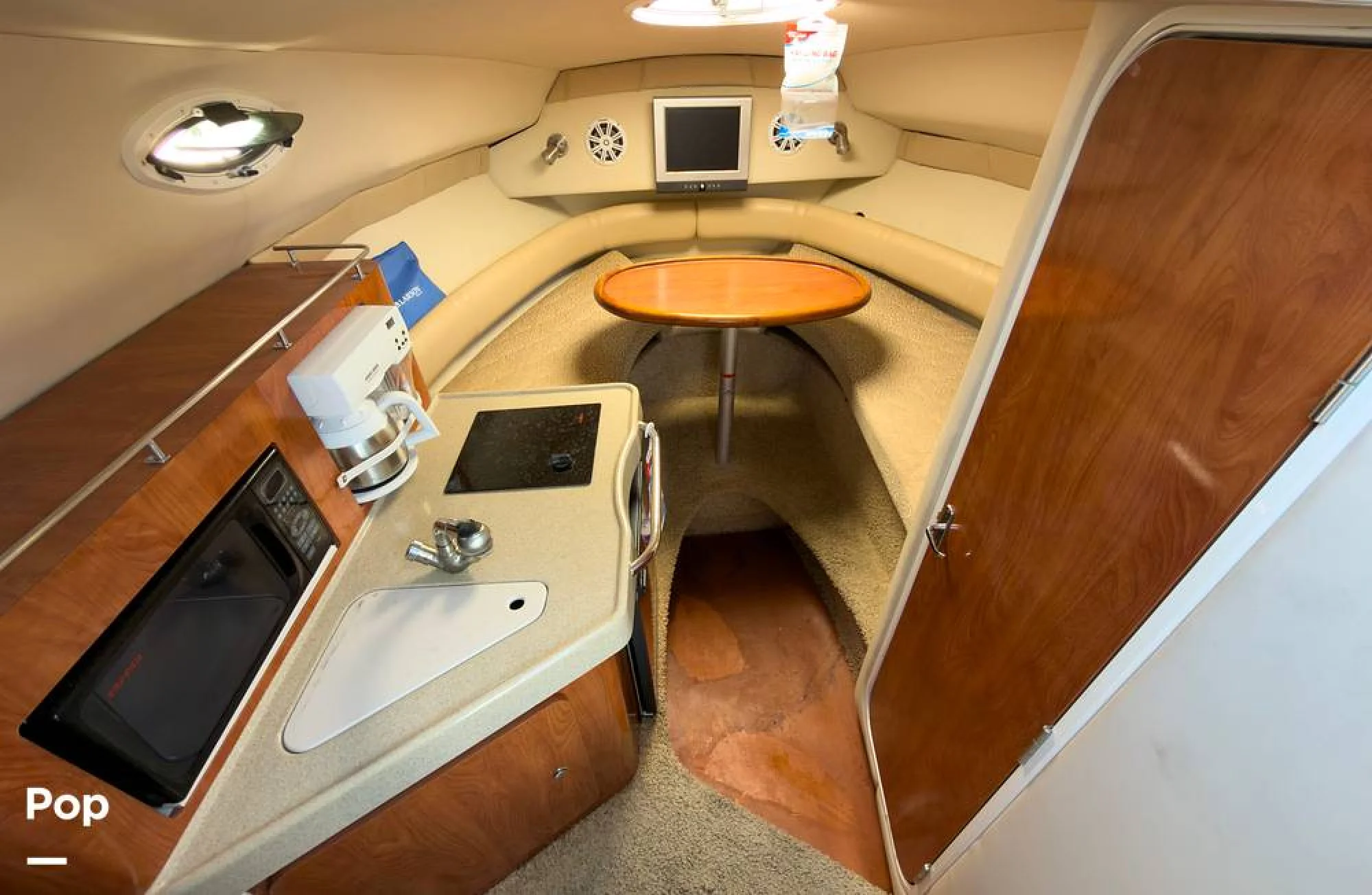 2007 Larson Cabrio 240 - Image 2
