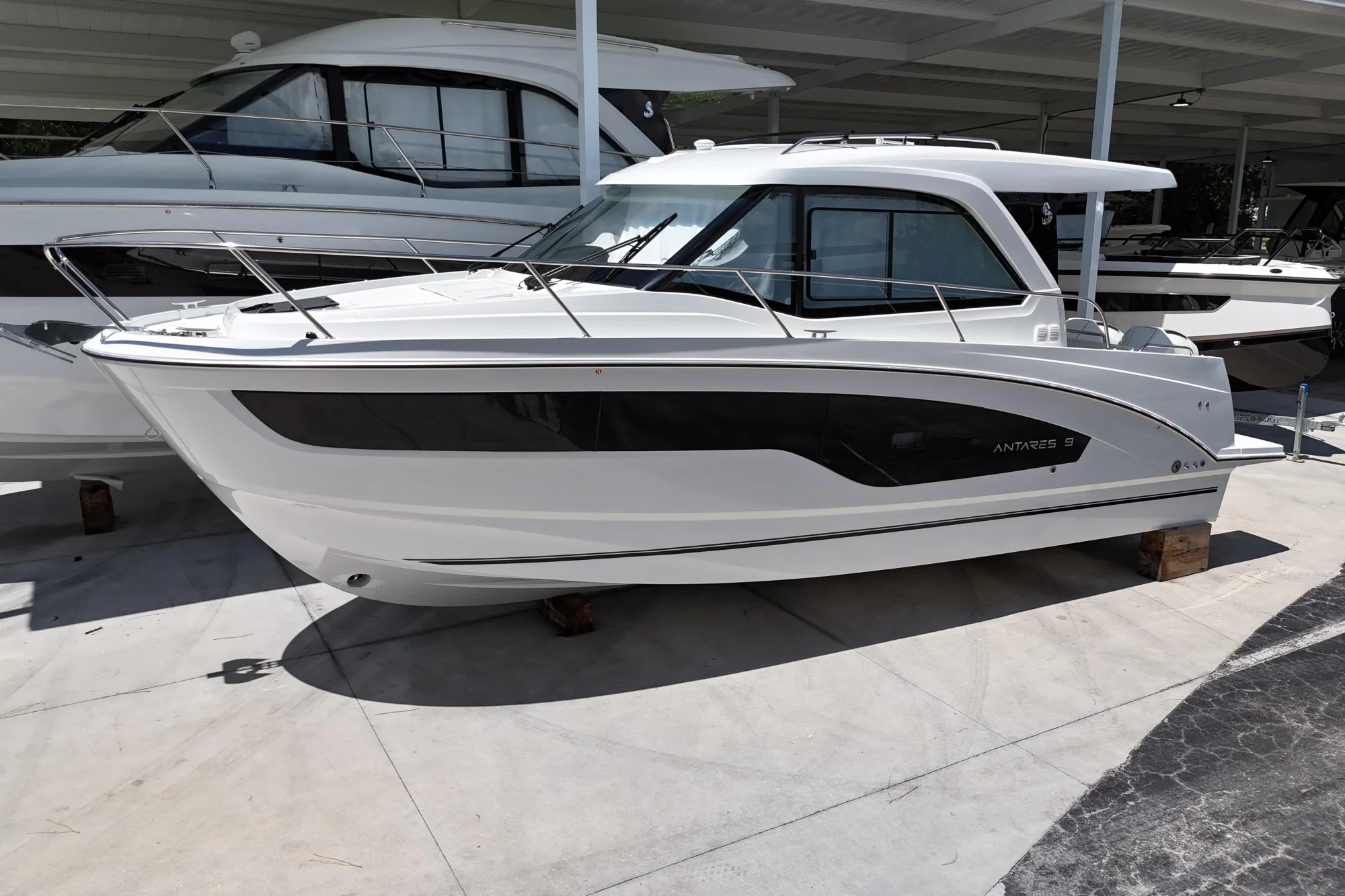 2026 Beneteau Antares 9 V2 - Image 2