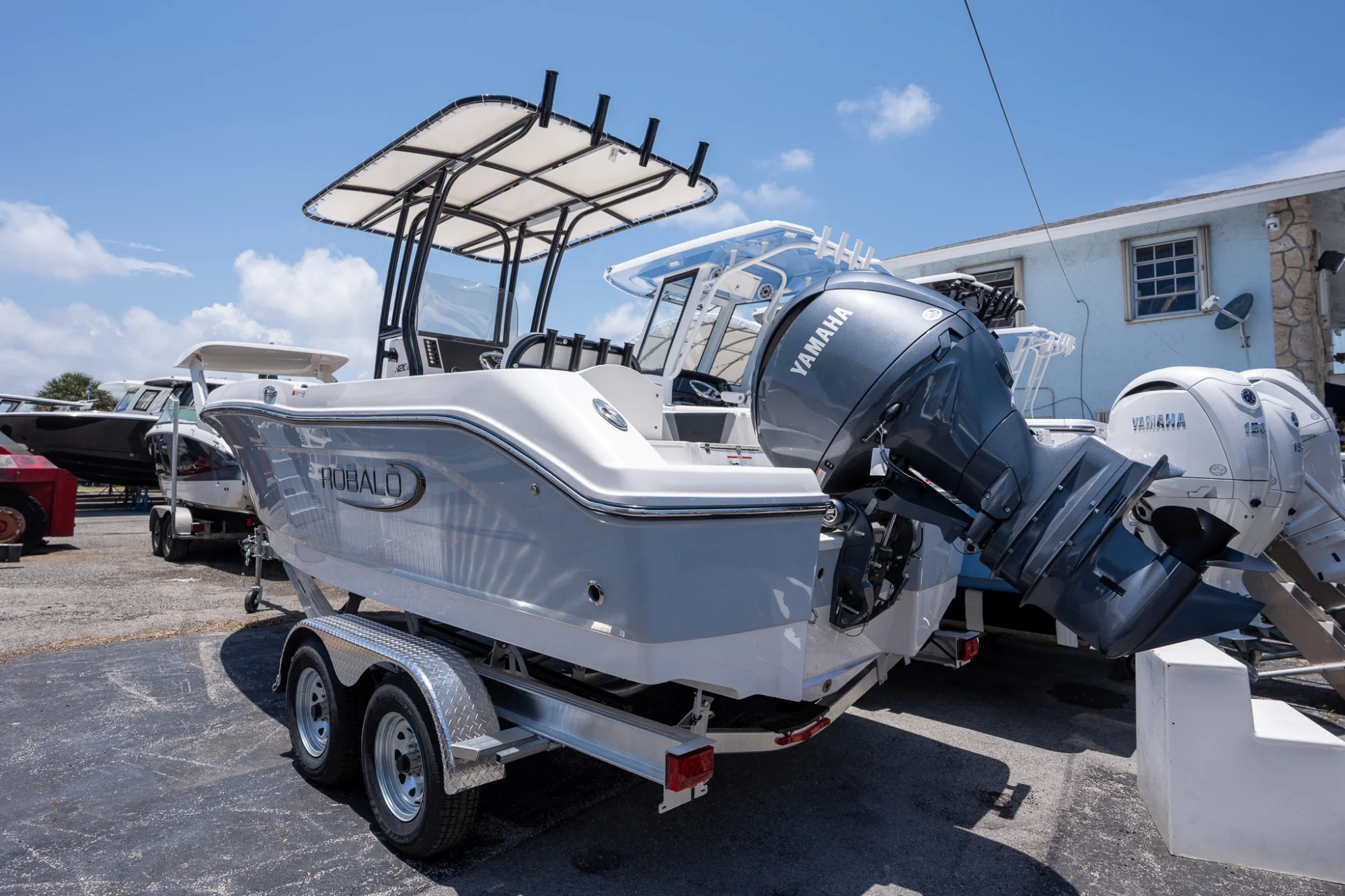 2025 ROBALO R200 - Main Image
