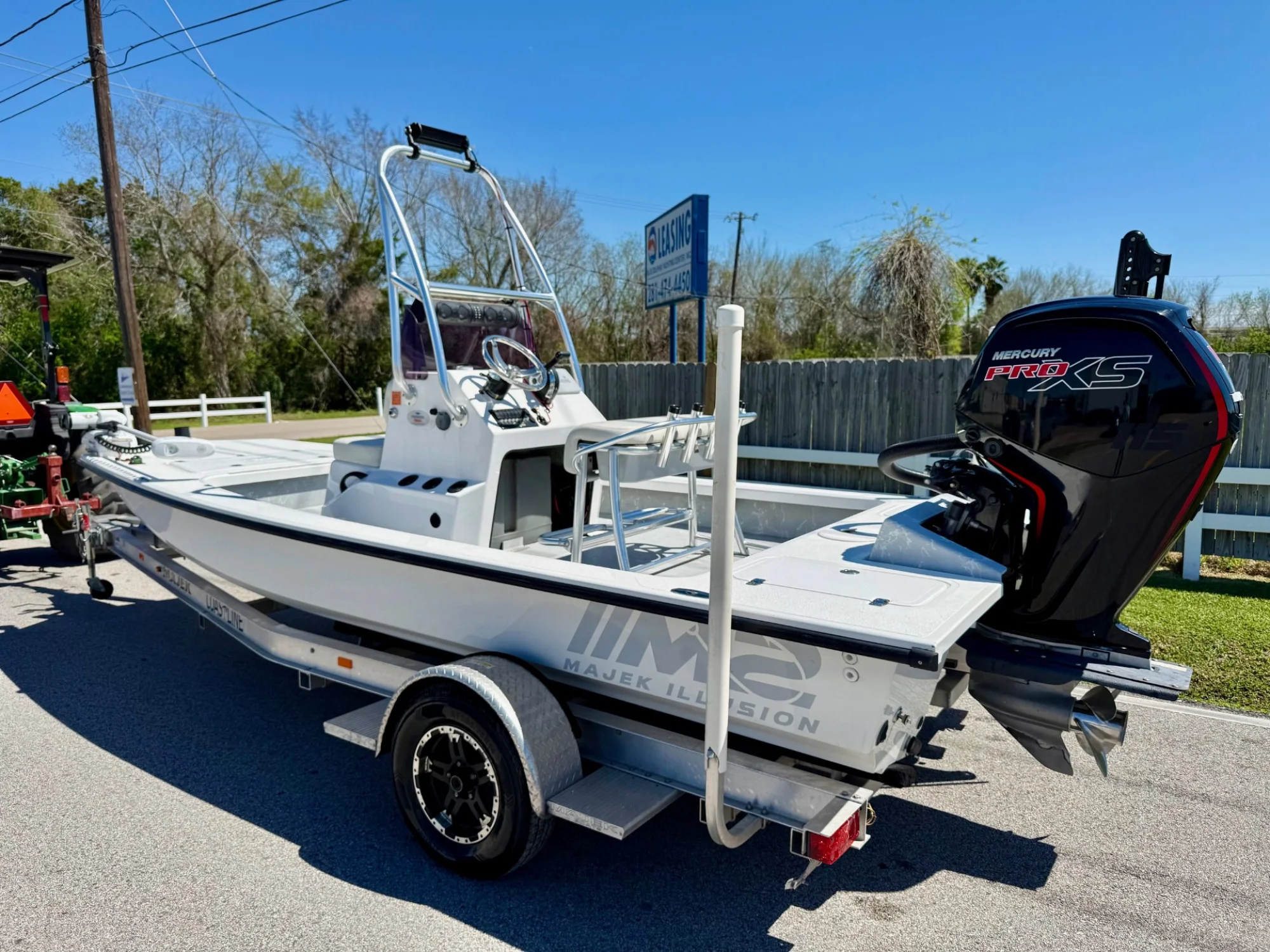 2022 Majek 18 M2 - Image 2