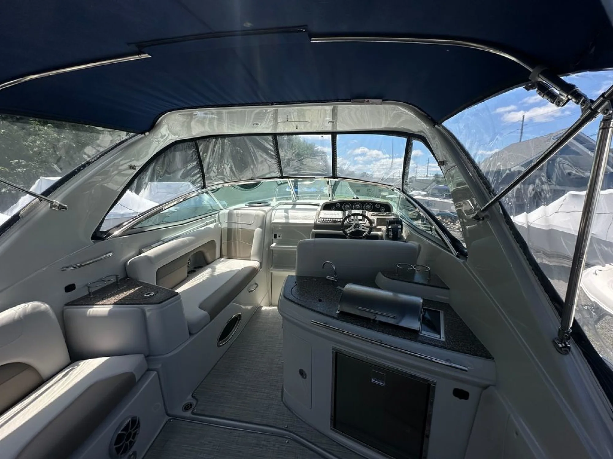 2023 Crownline 294 CR - Image 4