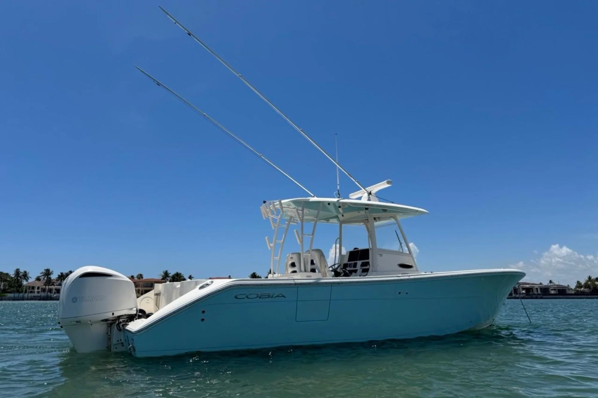 Cobia 320 Center Console - Image 3