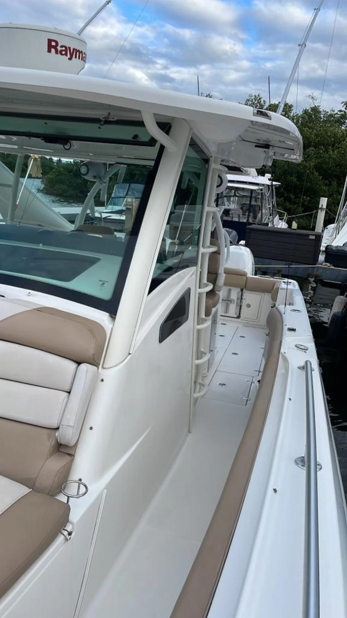 Boston Whaler 370 2010 - Image 5