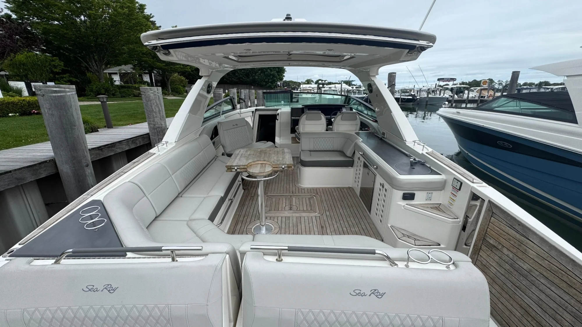 2020 Sea Ray SLX 400 I/O - Image 5