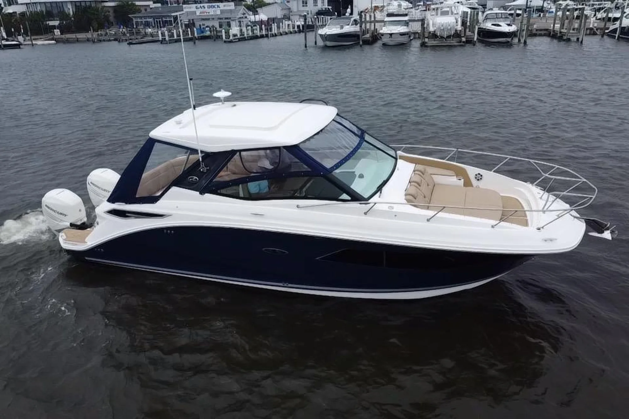 2021 Sea Ray Sundancer 320 Outboard
