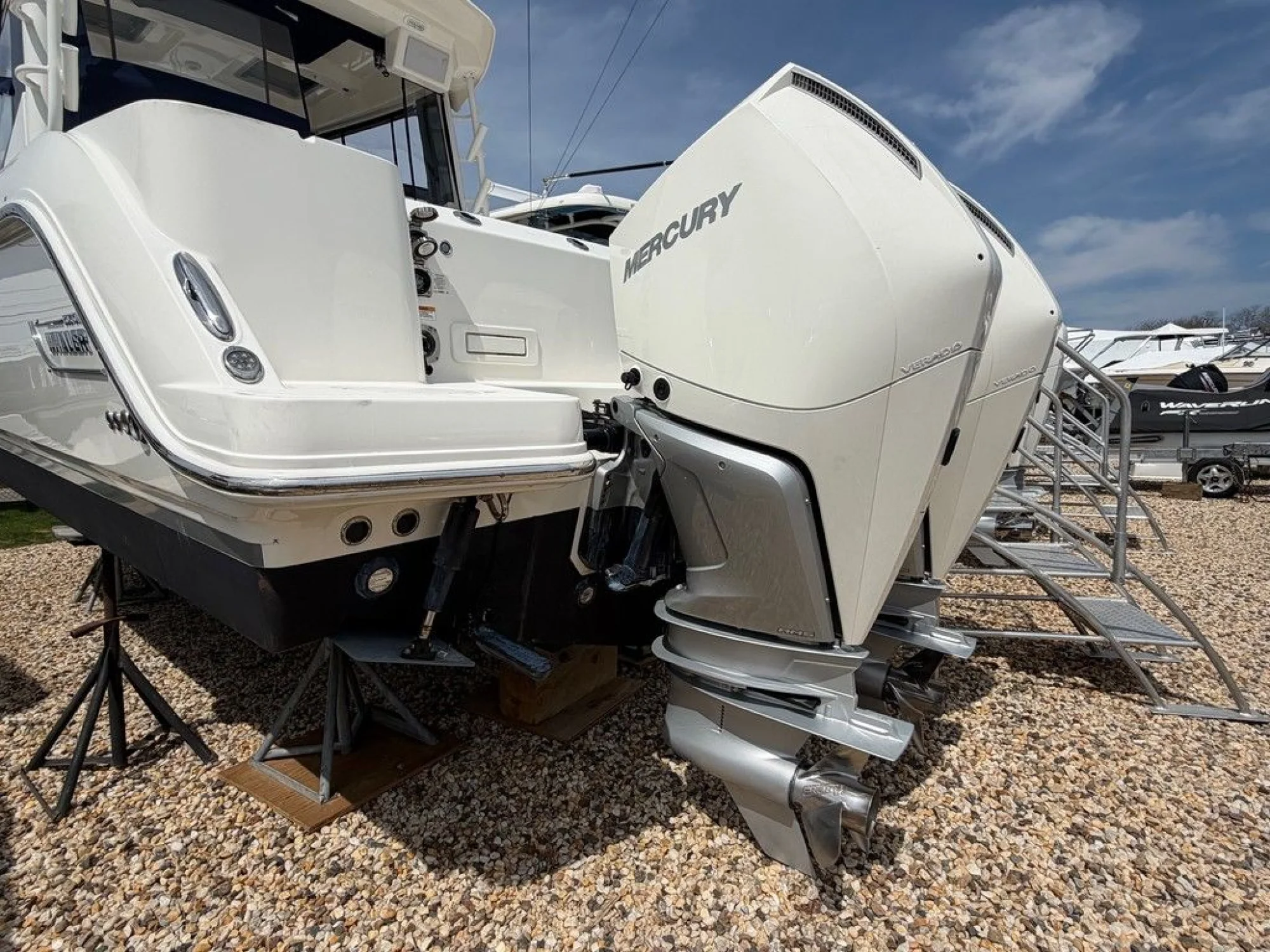 Boston Whaler 325 Conquest - Image 4