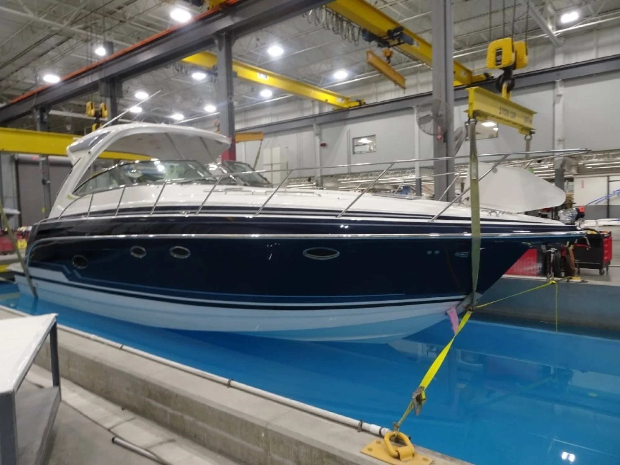 2022 Formula 37 Performance Cruiser - Image 4