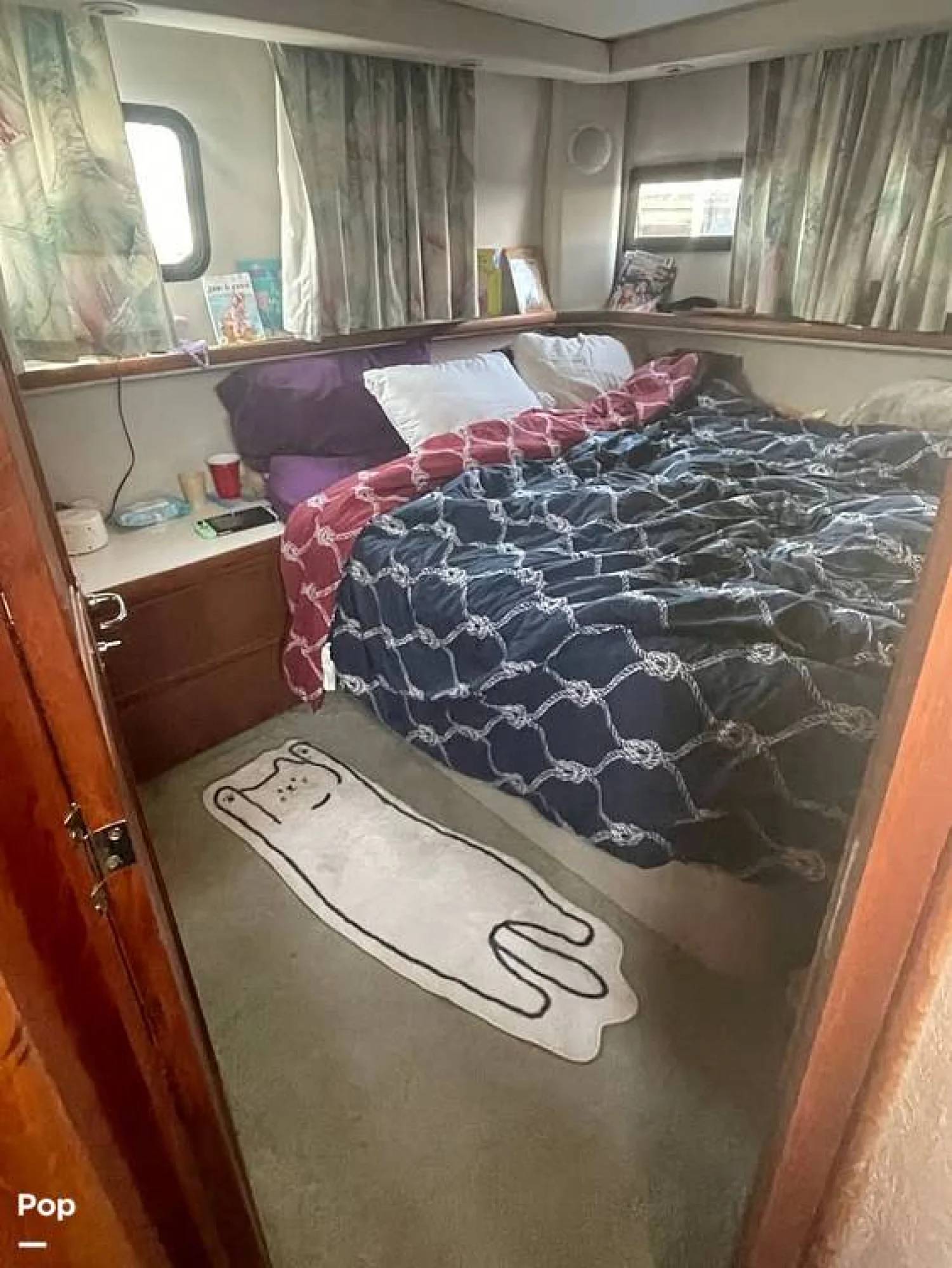 1992 Carver 33 Aft Cabin - Image 2