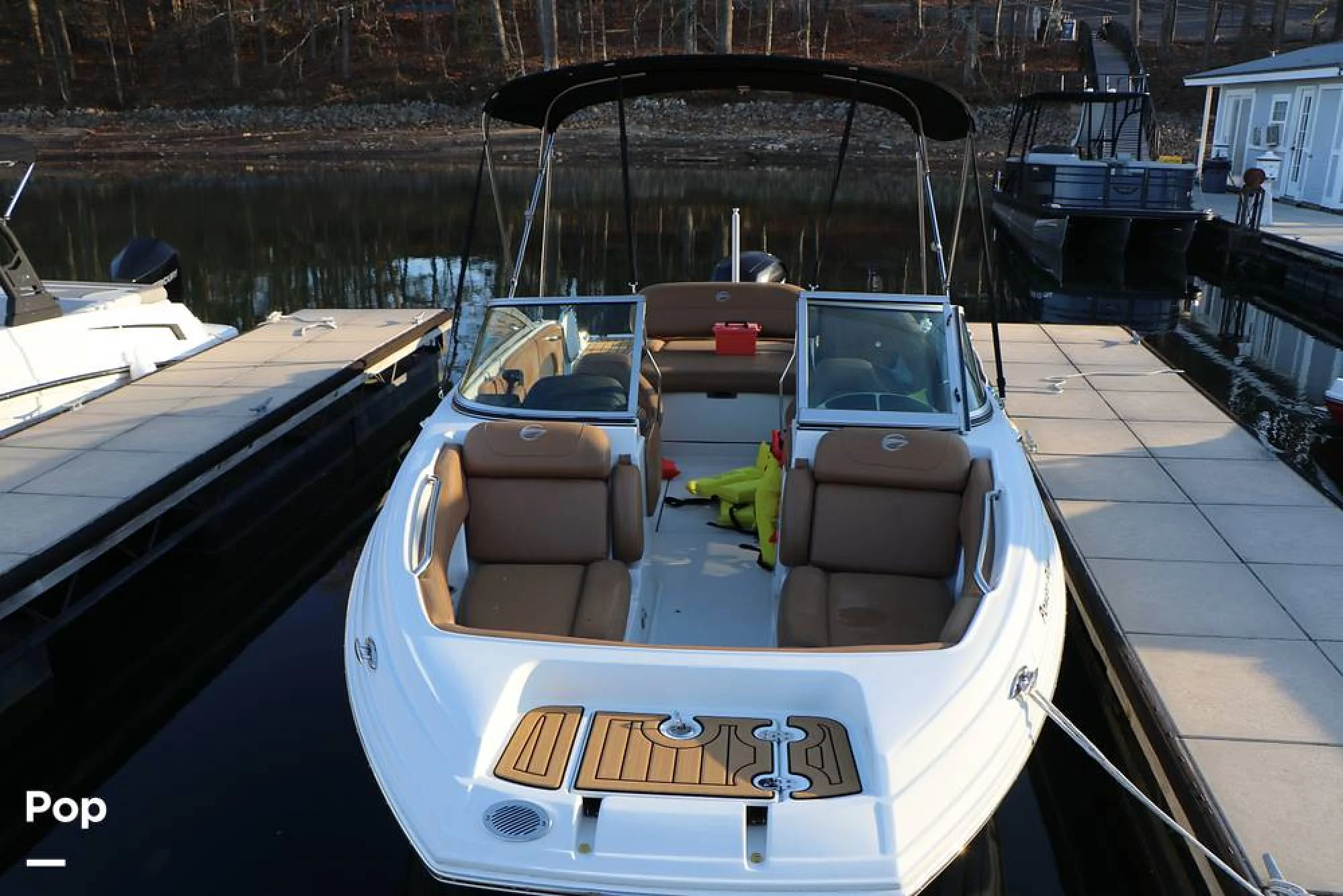 2023 Crownline E 215 XS - Image 2