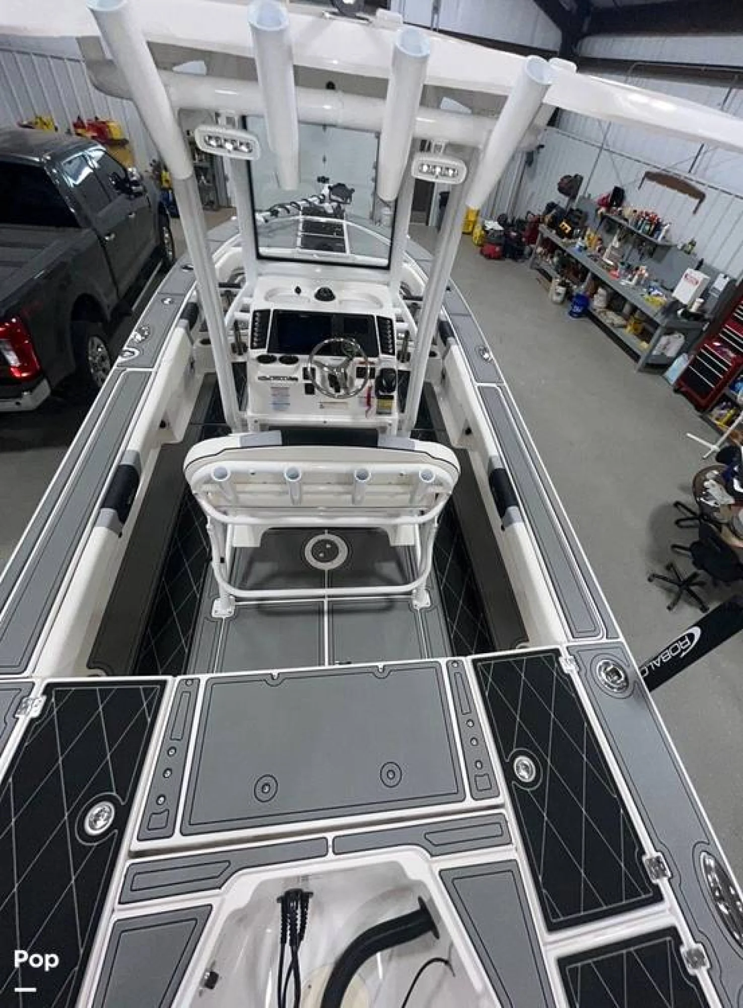 2023 Robalo 246 Cayman - Image 3