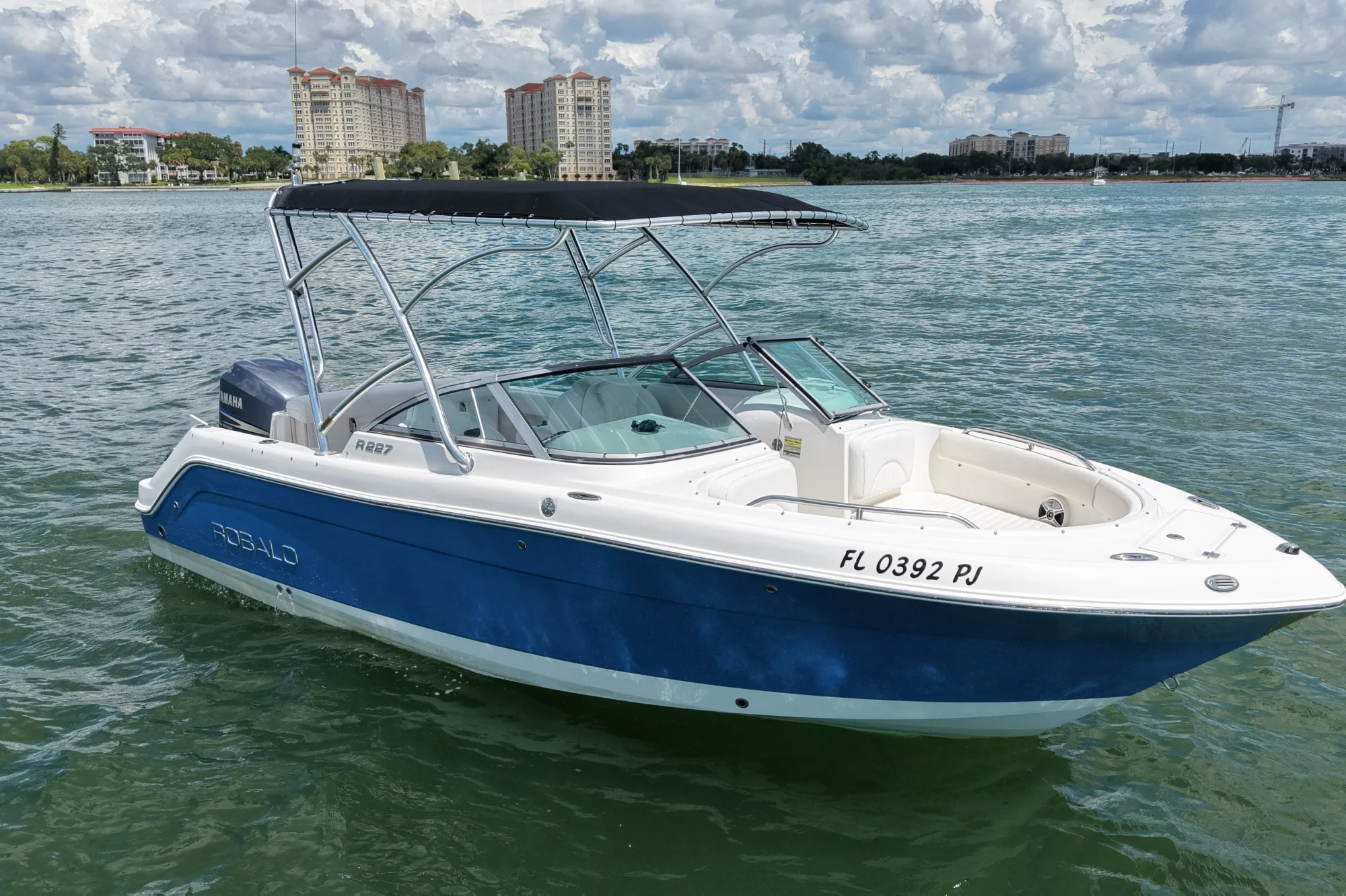 2012 Robalo R227 Dual Console - Main Image