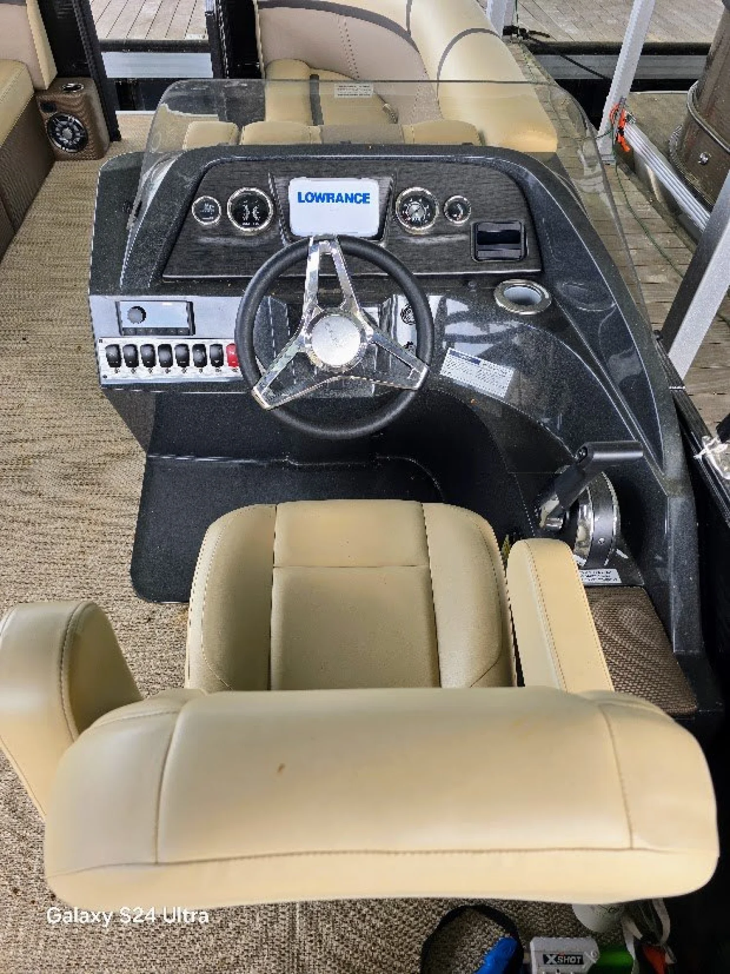 2024 Crest DLX 220 SLC Tritoon - Image 4