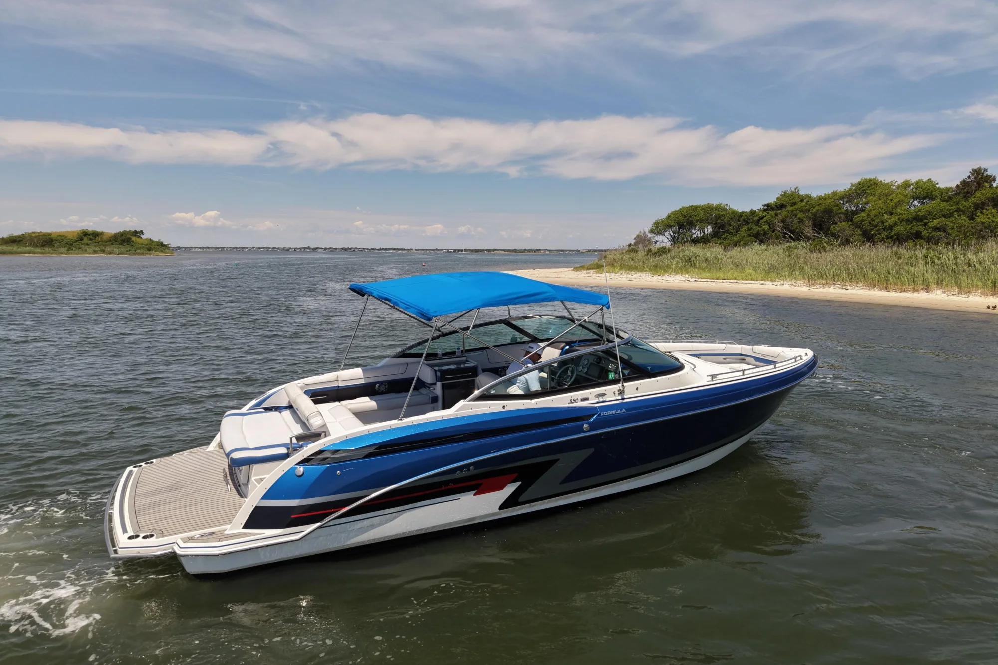 2018 Formula 330 Crossover Bowrider I/O