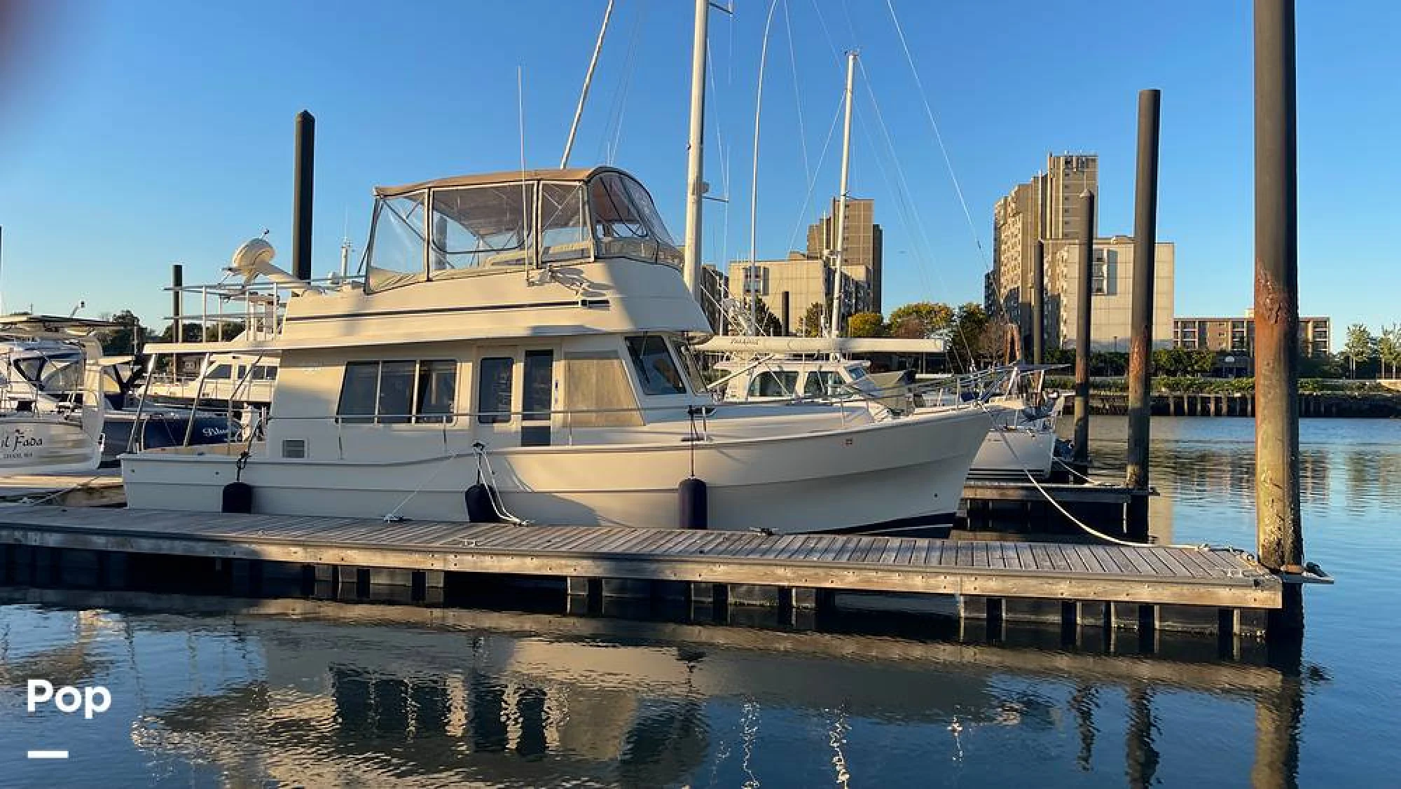 2005 Mainship 400 Trawler - Image 5