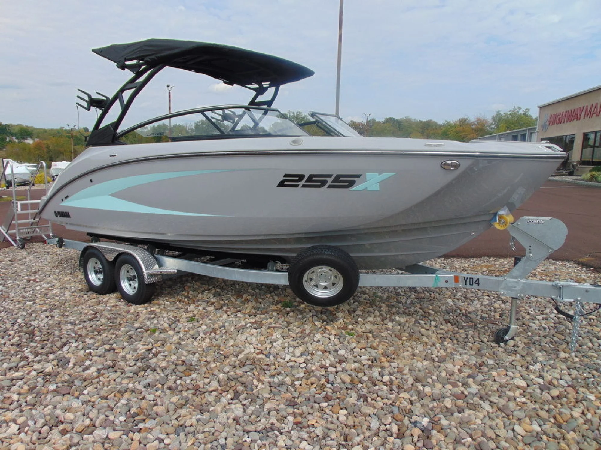 Yamaha Boats 255XD - Image 2
