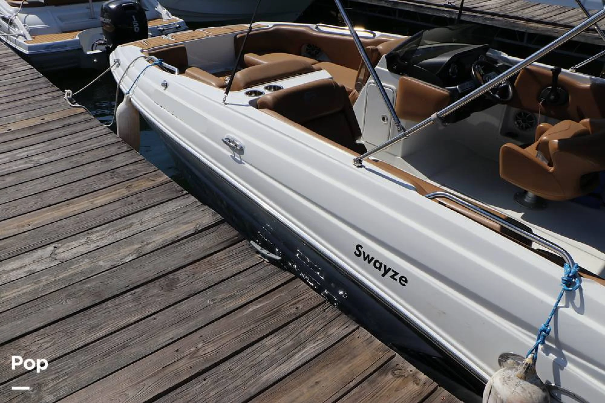 2023 Crownline E225 XS - Image 4