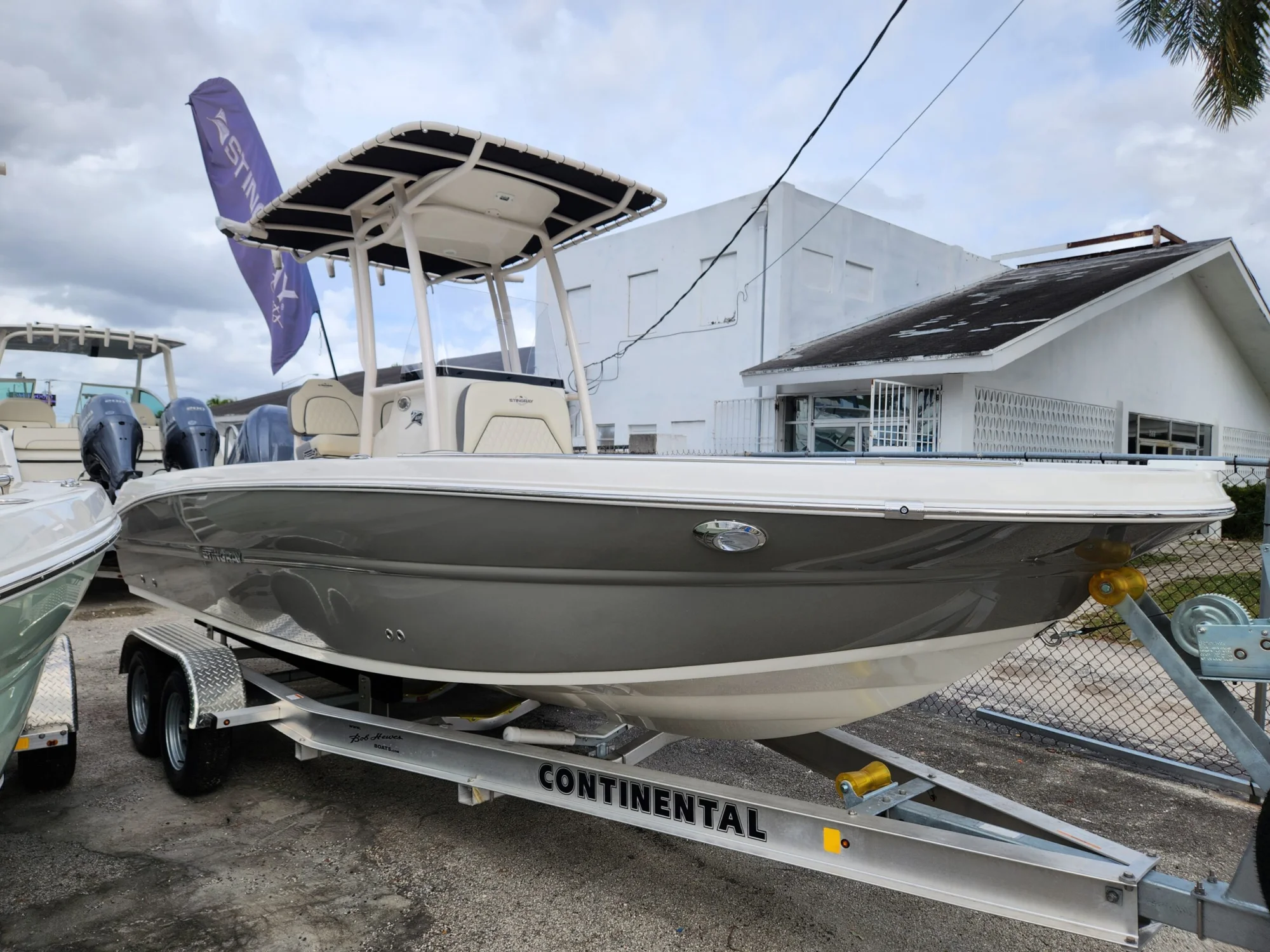 2023 STINGRAY 236CC - Image 2