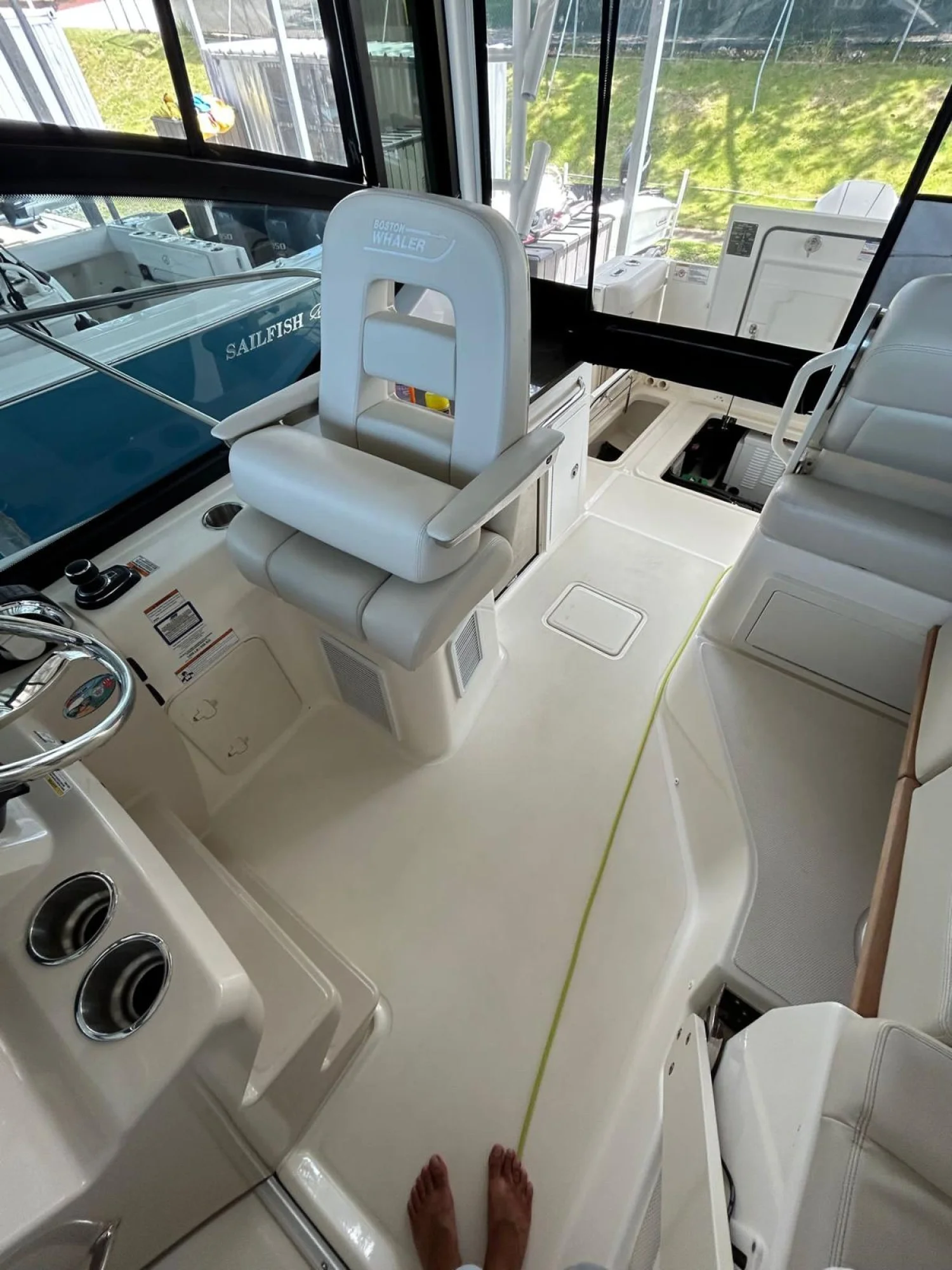 Boston Whaler 325 Conquest 2022 - Image 4
