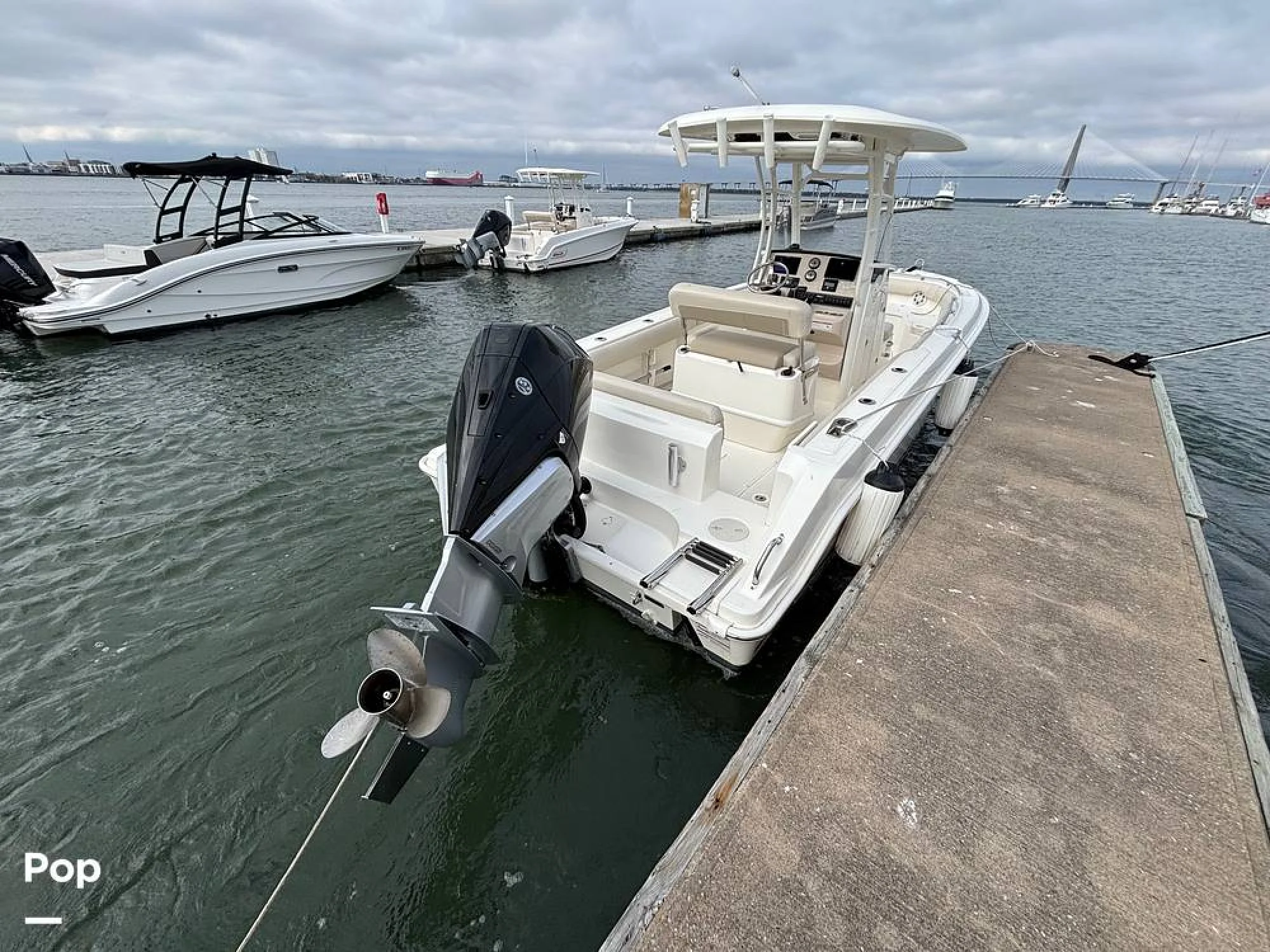 2025 Boston Whaler 230 OUTRAGE - Image 2
