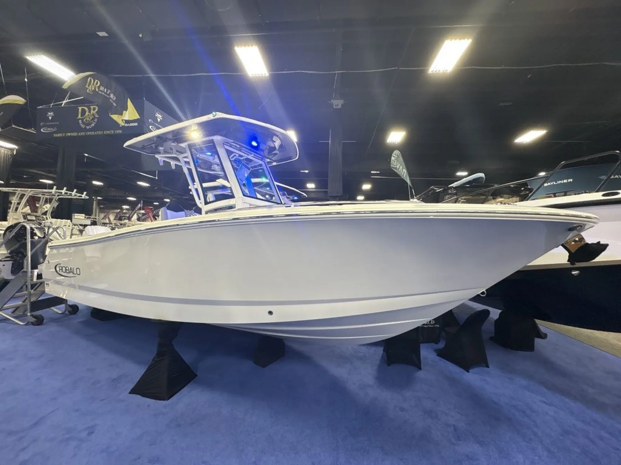 2026 Robalo R250 - Main Image
