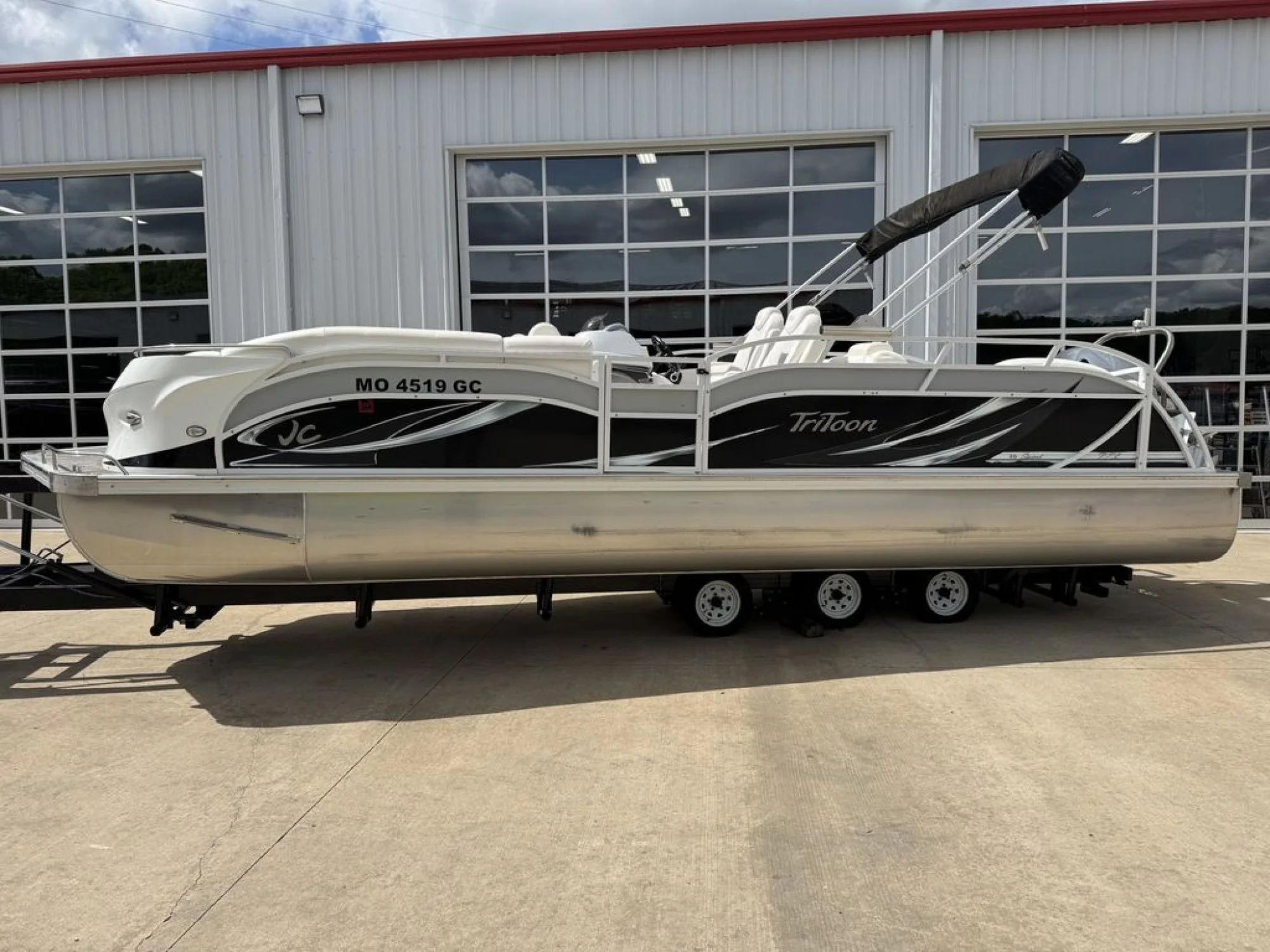 JC Tritoon  26 Sport