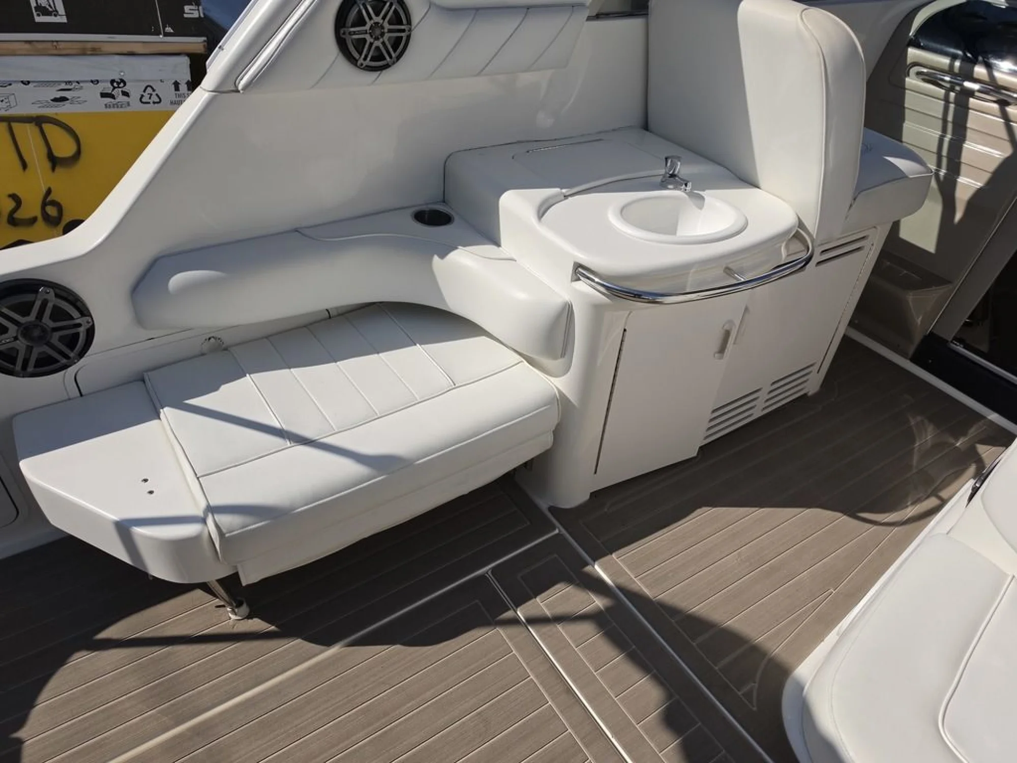 1998 Sea Ray 370 Sundancer - Image 5