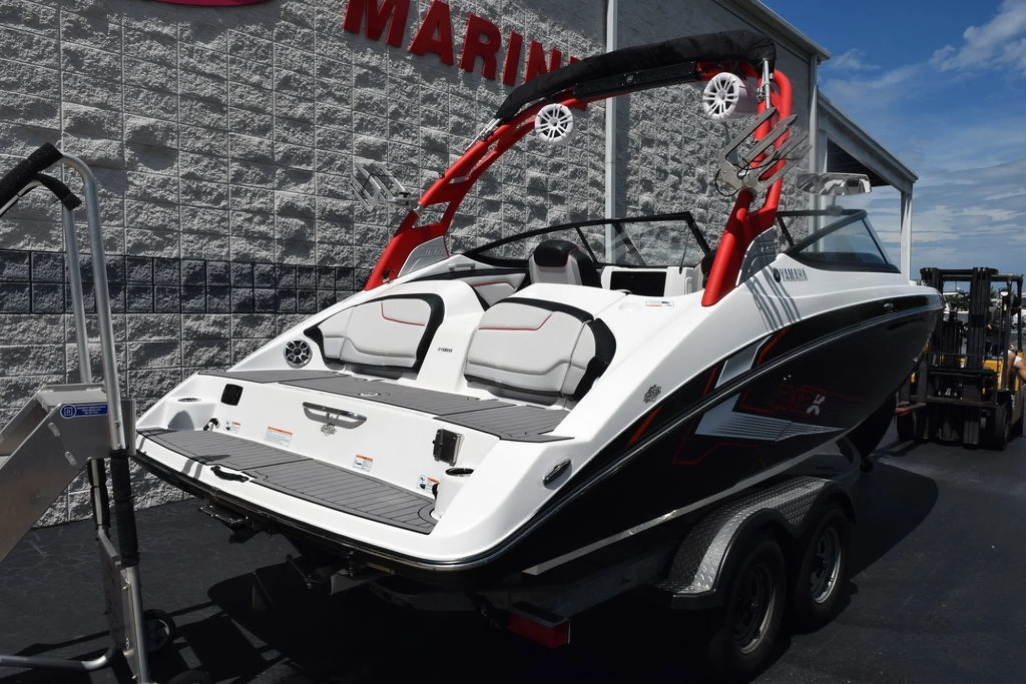 2018 Yamaha Boats 212X - Image 3