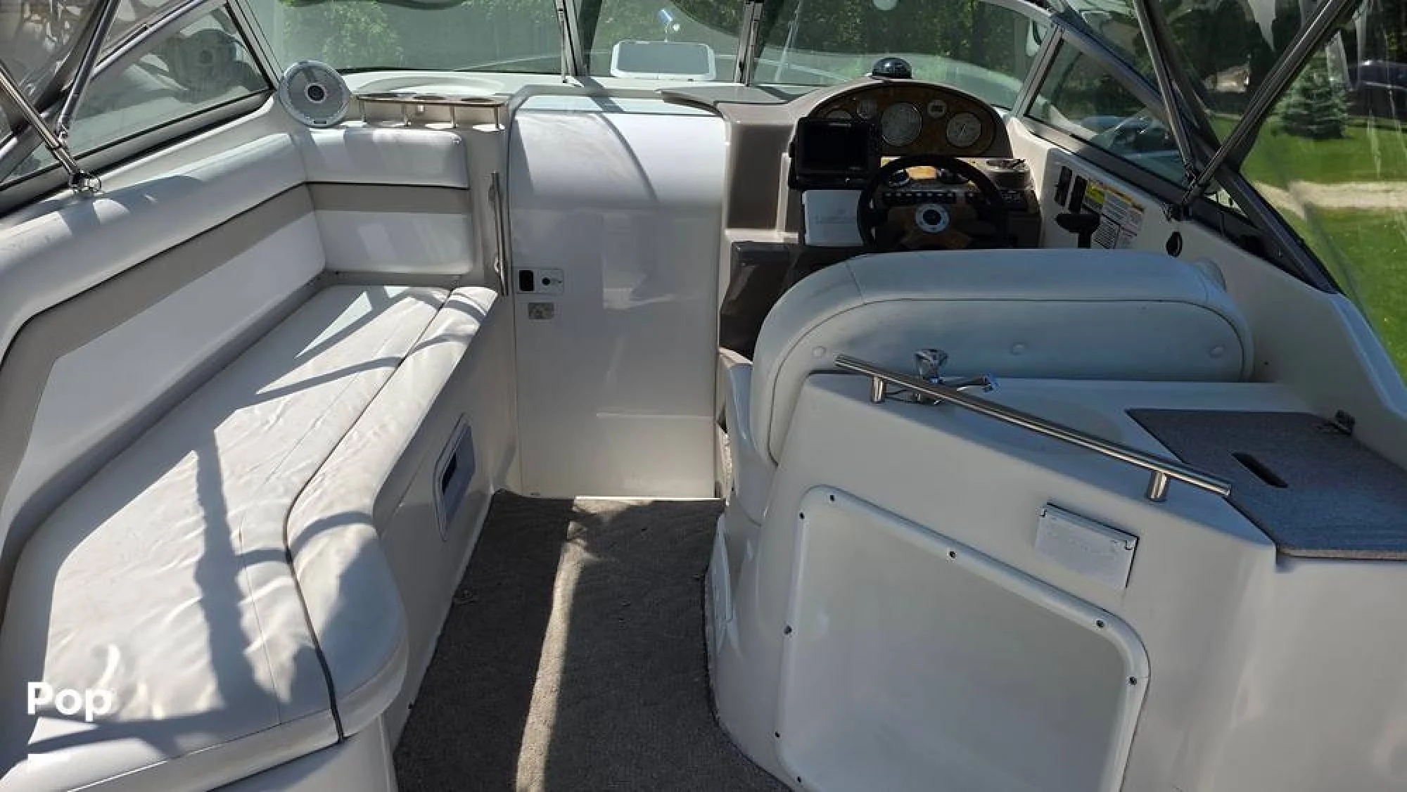 2006 Rinker 250 Express Cruiser - Image 3