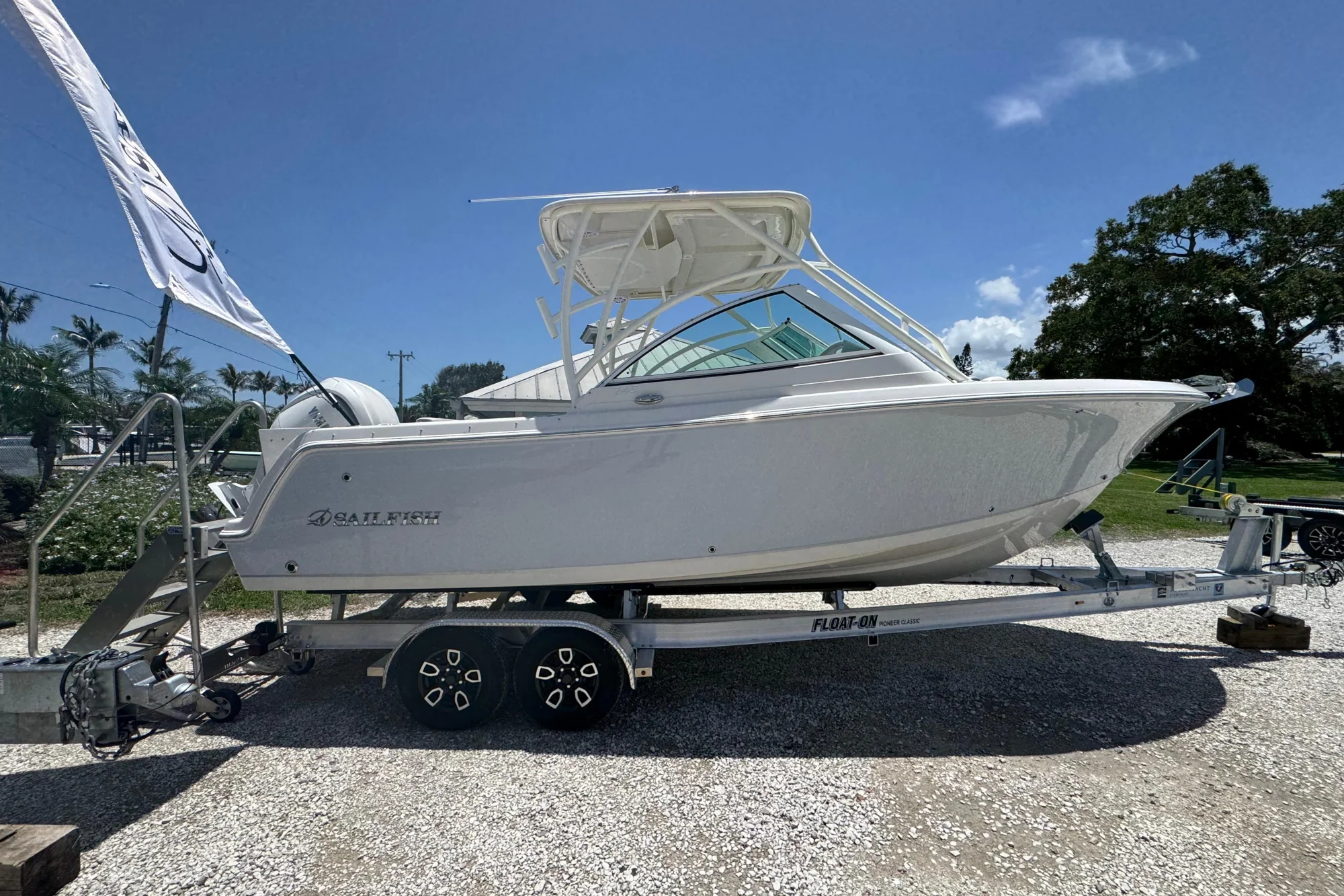 2027 Sailfish 245 DC - Image 2