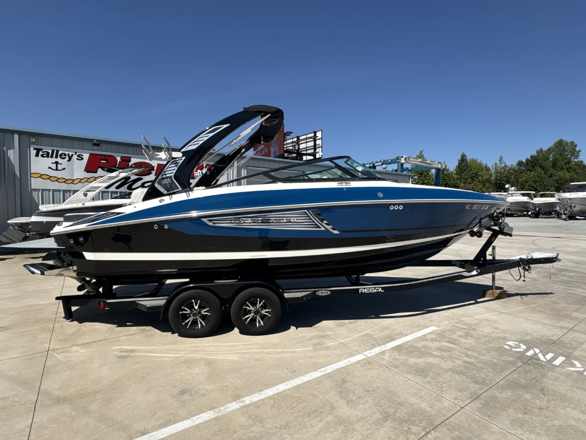 2018 Regal 2500 RX Surf - Image 3