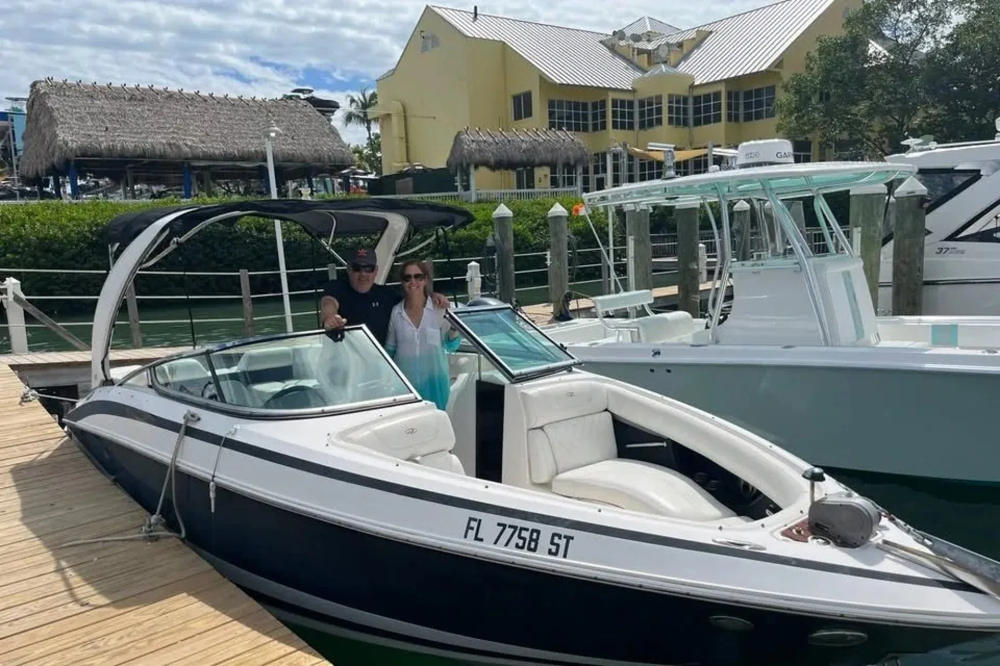 2010 Regal 2500 Bowrider - Image 2
