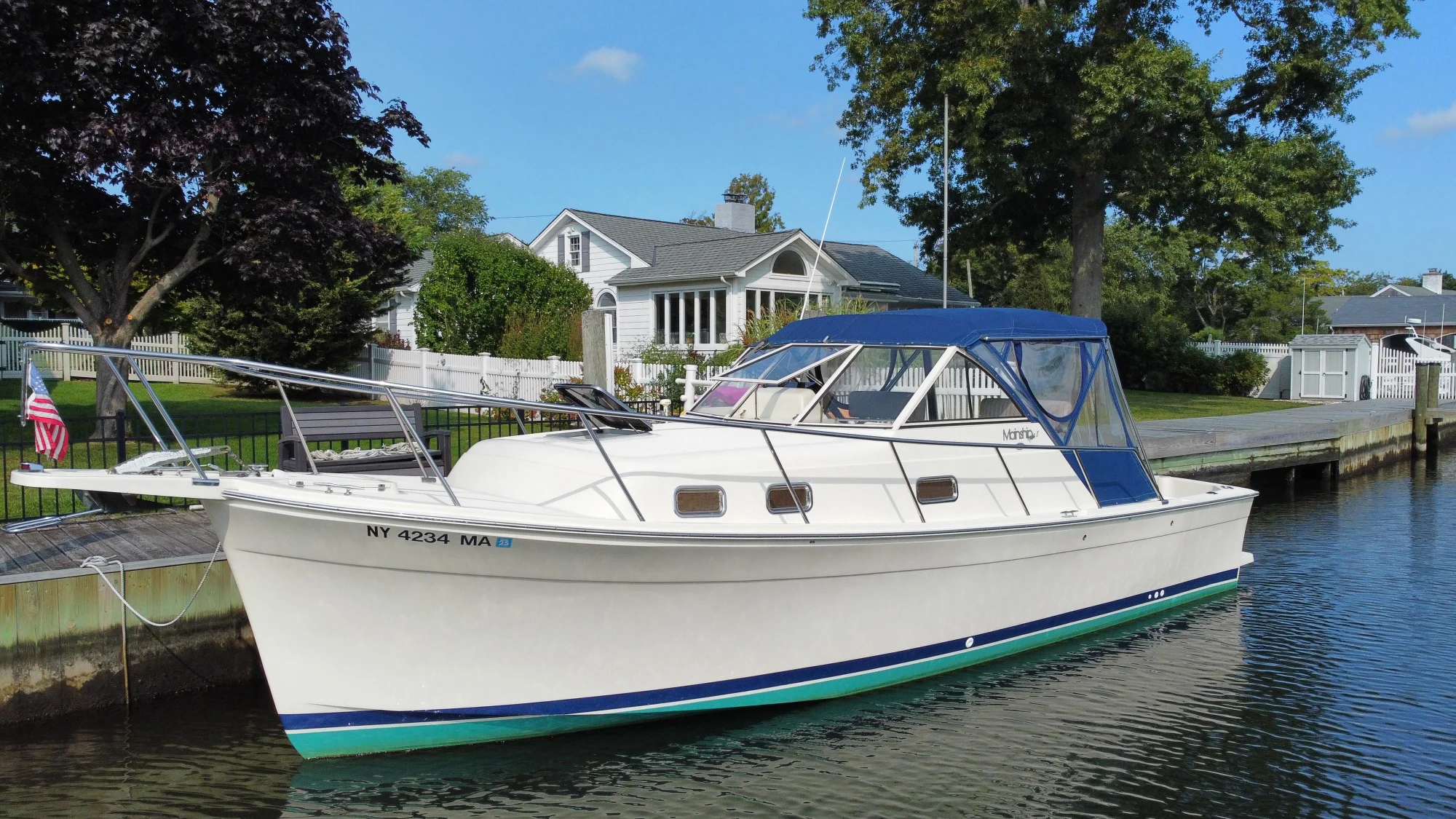 2005 Mainship Pilot 30-II Sedan - Image 2