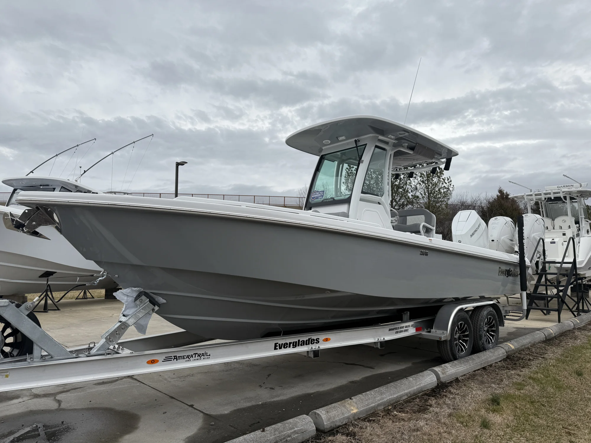 2025 24' Everglades 253CC - Image 4