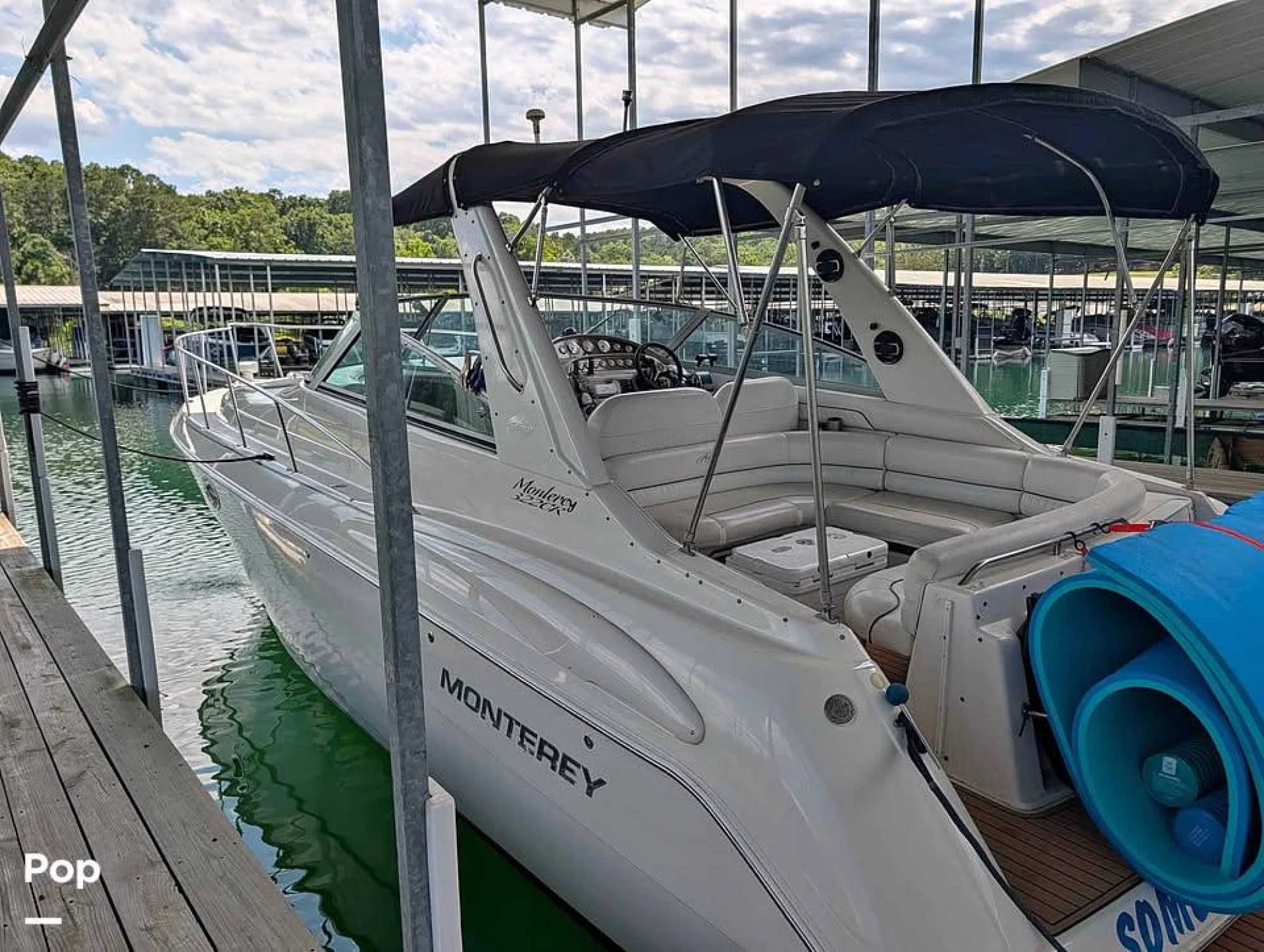 2004 Monterey 322 Cruiser - Image 2