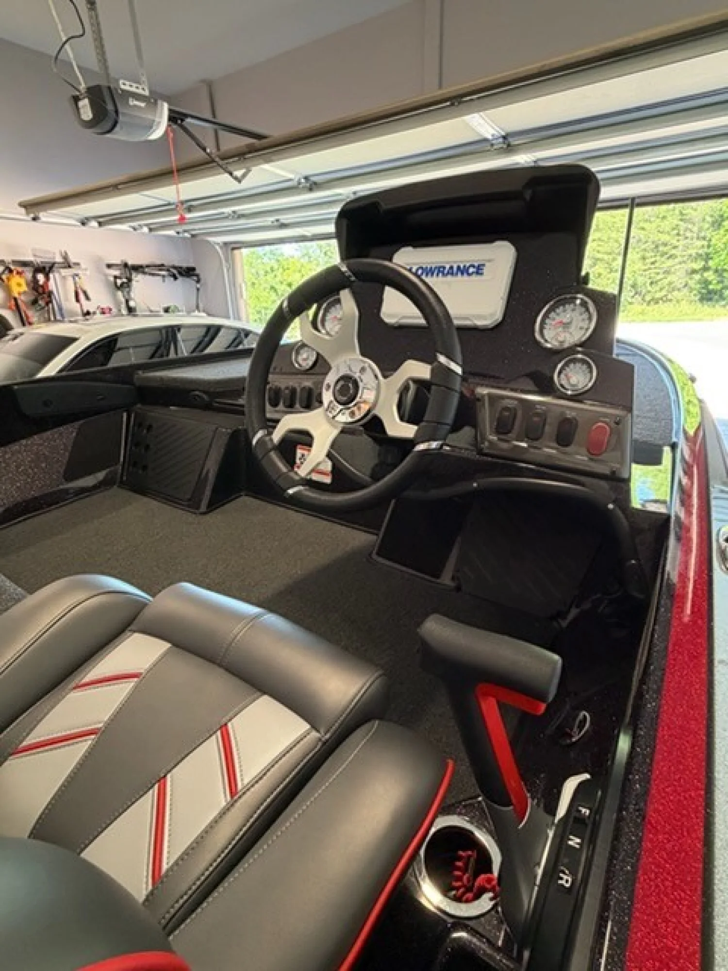 2022 Tracker Marine Nitro Z18 SC Pro Bass Boat - Image 3