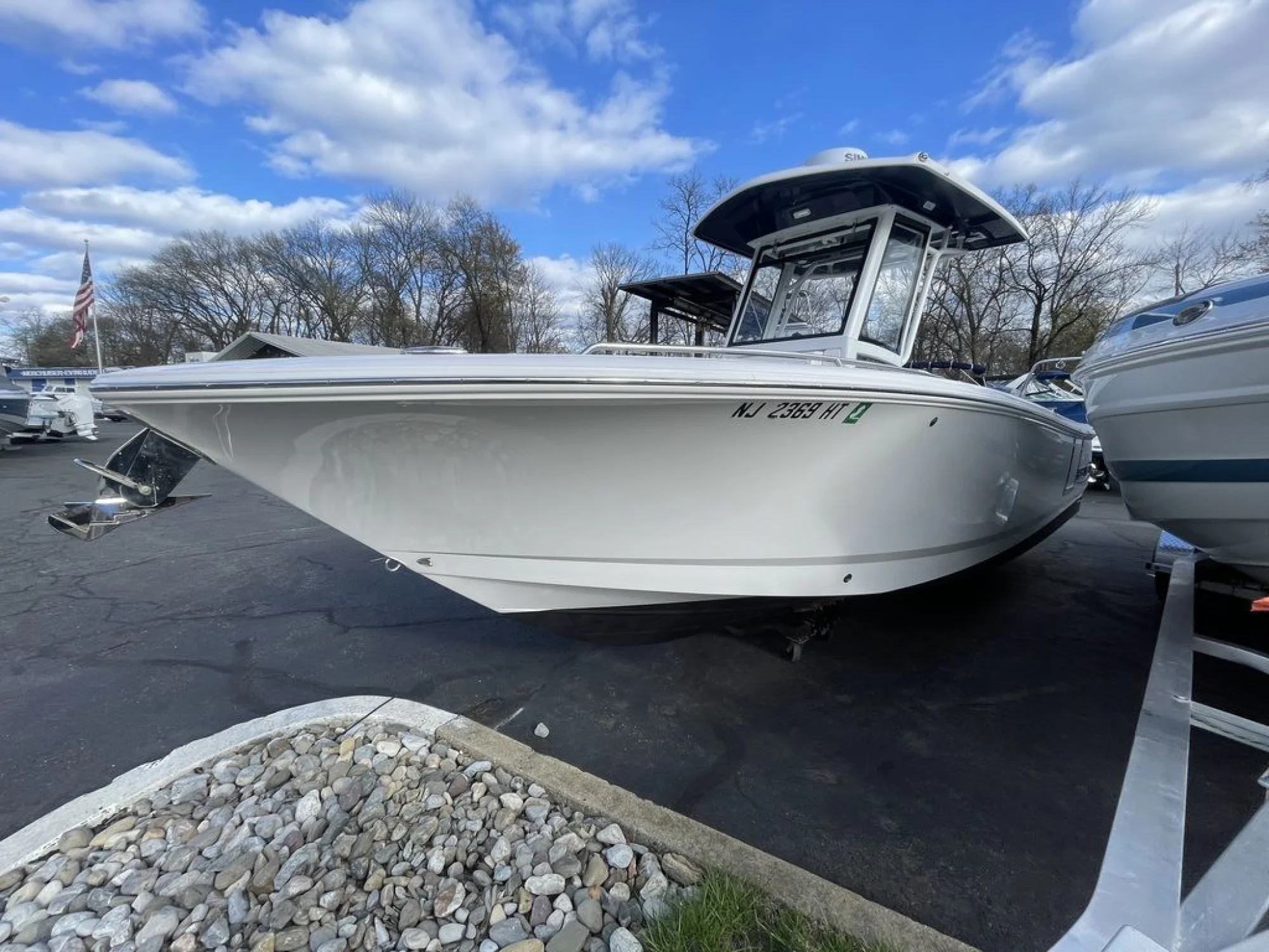 2023 Robalo R250 Center Console - Image 2
