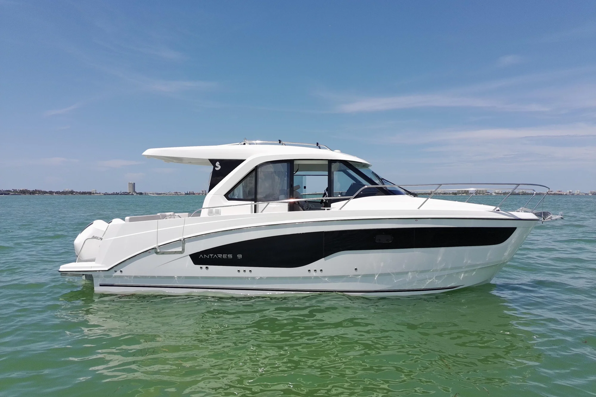 2026 Beneteau Antares 9 V2 - Image 4