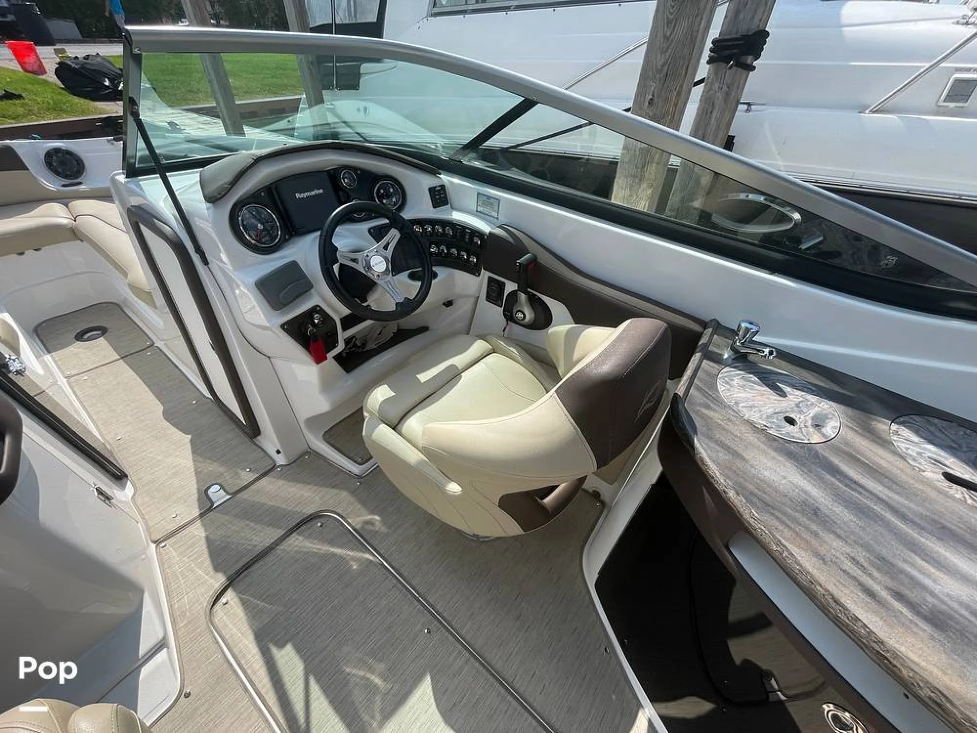 2017 Rinker 29QX - Image 3