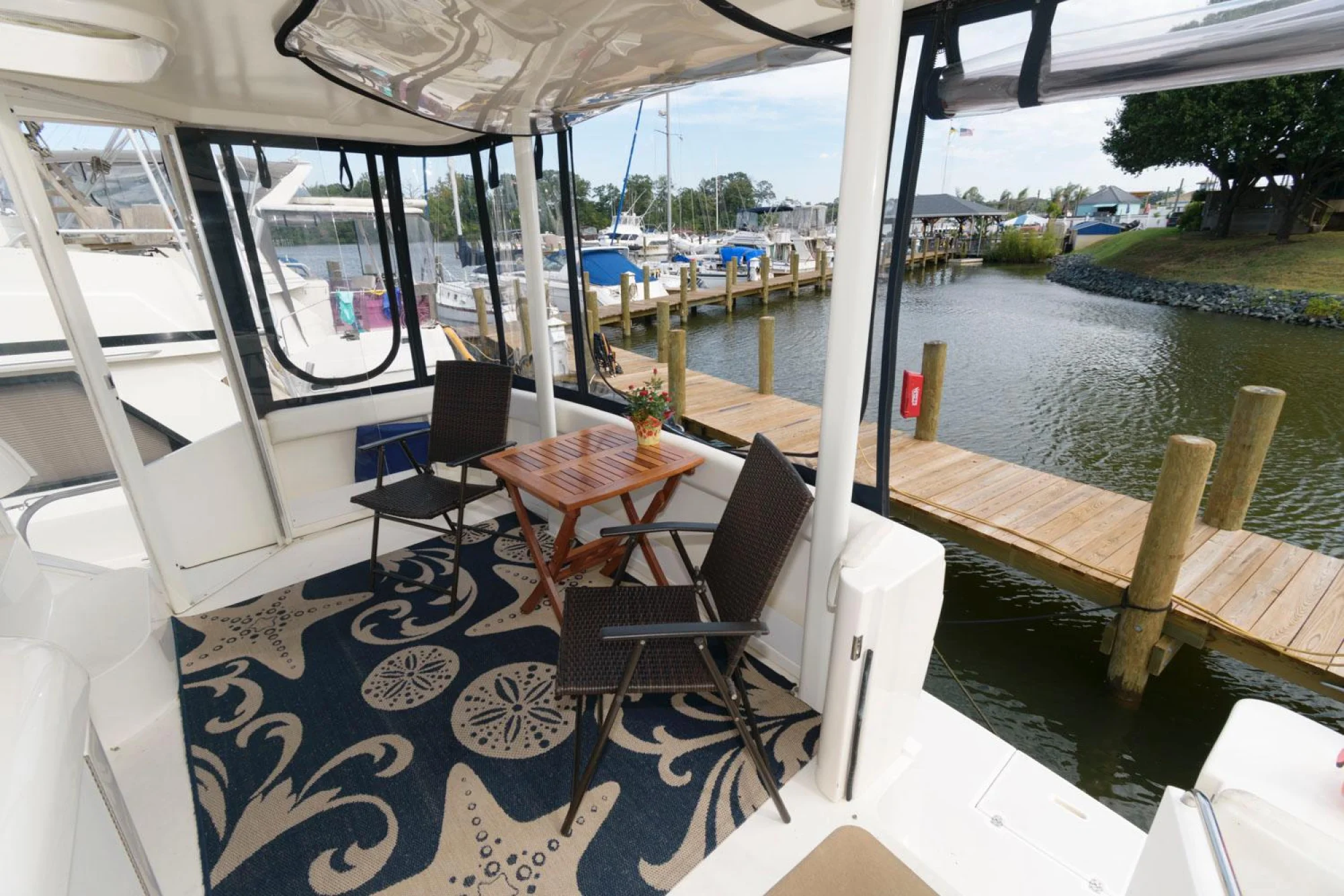 Cruisers Yachts 3750 Motoryacht - Image 5