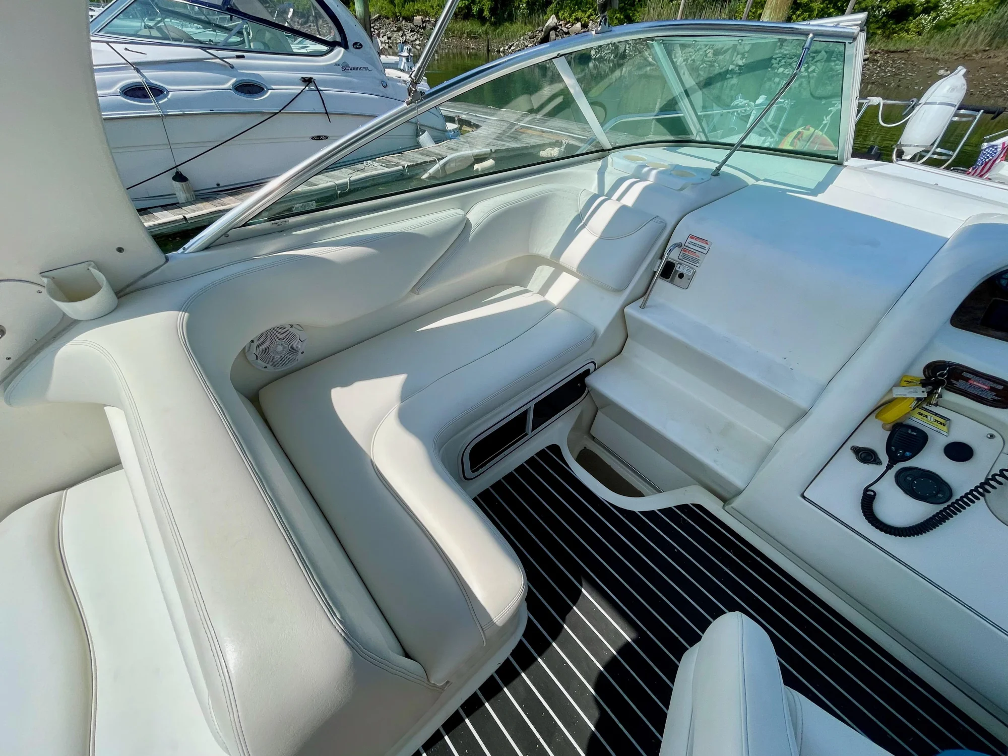 Sea Ray 260 Sundancer - Image 5