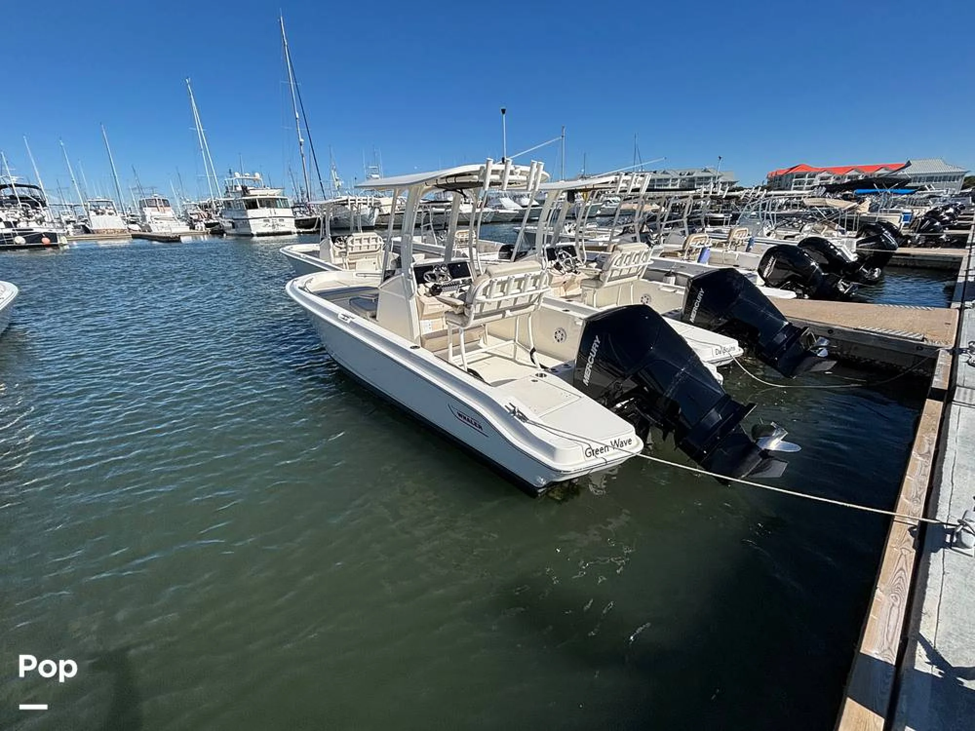 2025 Boston Whaler 220 Dauntless - Main Image