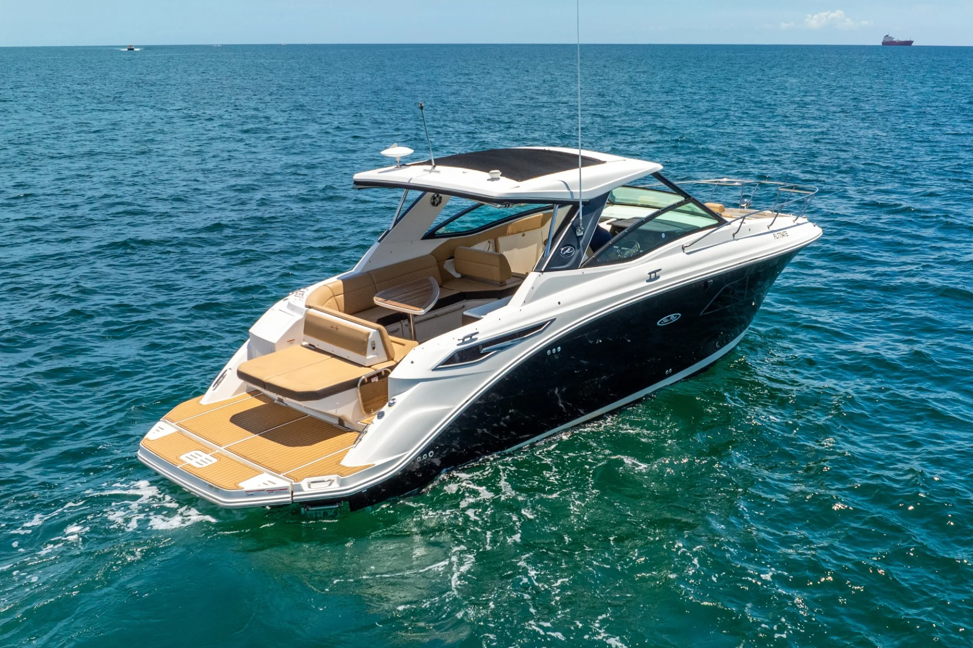 2020 Sea Ray Sundancer 320 - Image 2